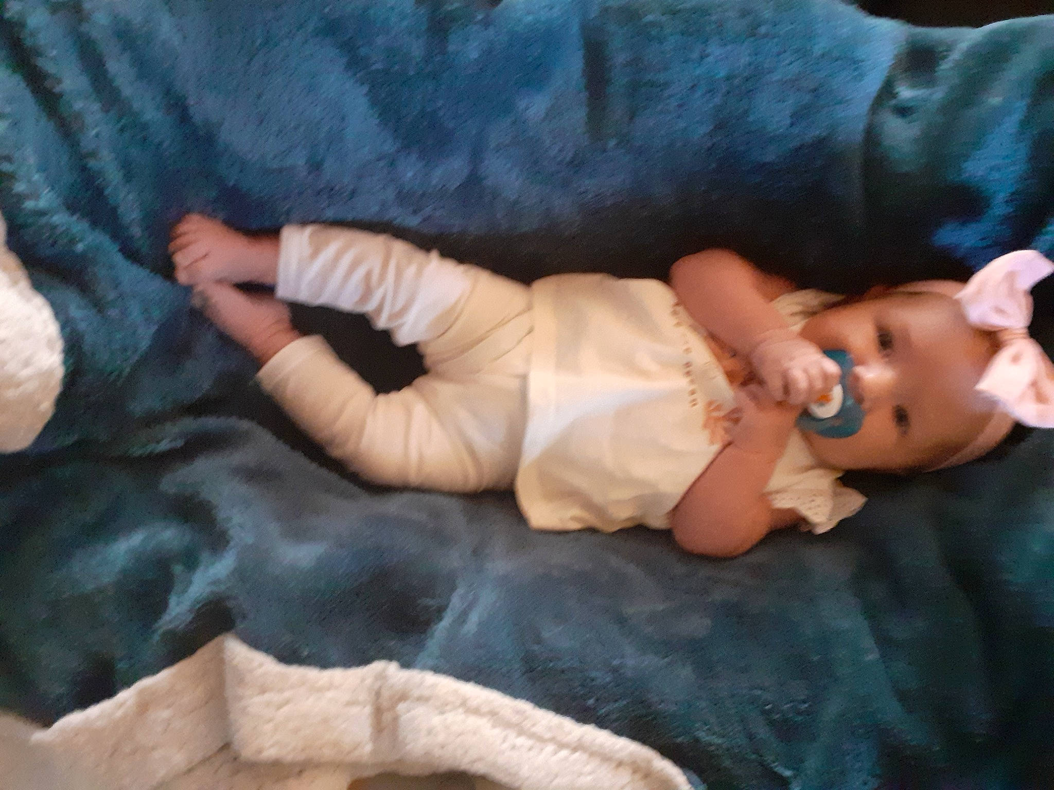 Agathe participe au concours pour gagner de l'argent avec cette photo : baby, baby_products, baby_sleeping, baby_toddler_clothing, cheek, child, comfort, doll, eye, eyelash, fawn, finger, iris, person, sitting, textile, toddler, toy, trunk, wood