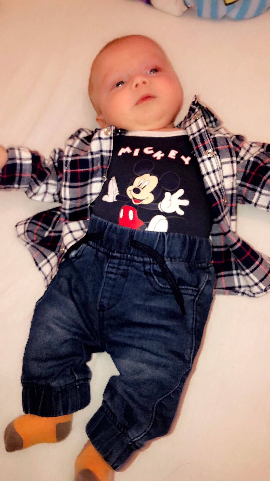 Nesta a rejoint le concours — aidez-le/la à gagner de superbes lots ! baby, baby_products, baby_toddler_clothing, child, clothing, design, overall, pattern, person, plaid, product, sleeve, tartan, textile, toddler