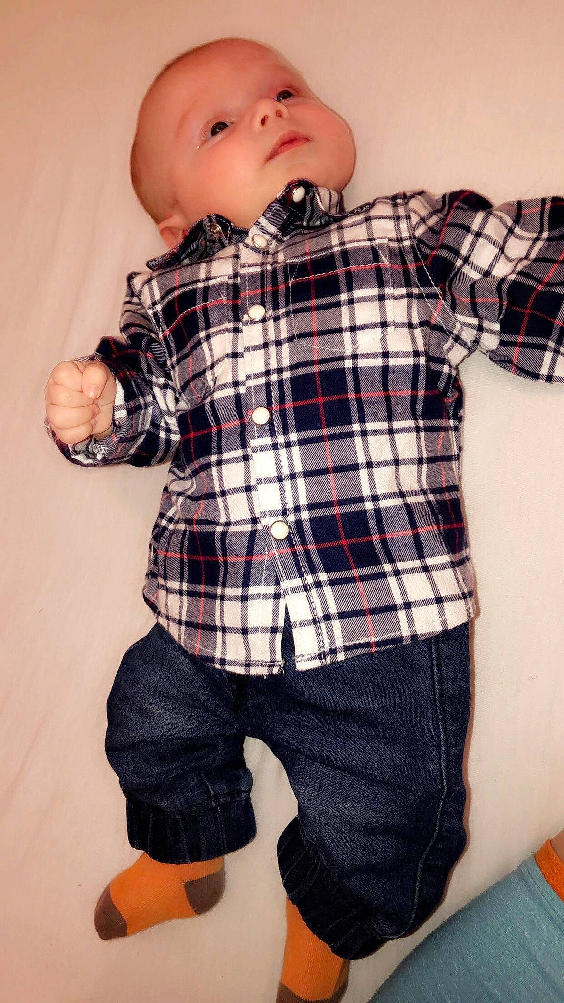 Nesta participe au concours pour gagner de l'argent avec cette photo : arm, baby_toddler_clothing, cheek, child, design, leg, mouth, pattern, person, plaid, sleeve, tartan, textile, toddler