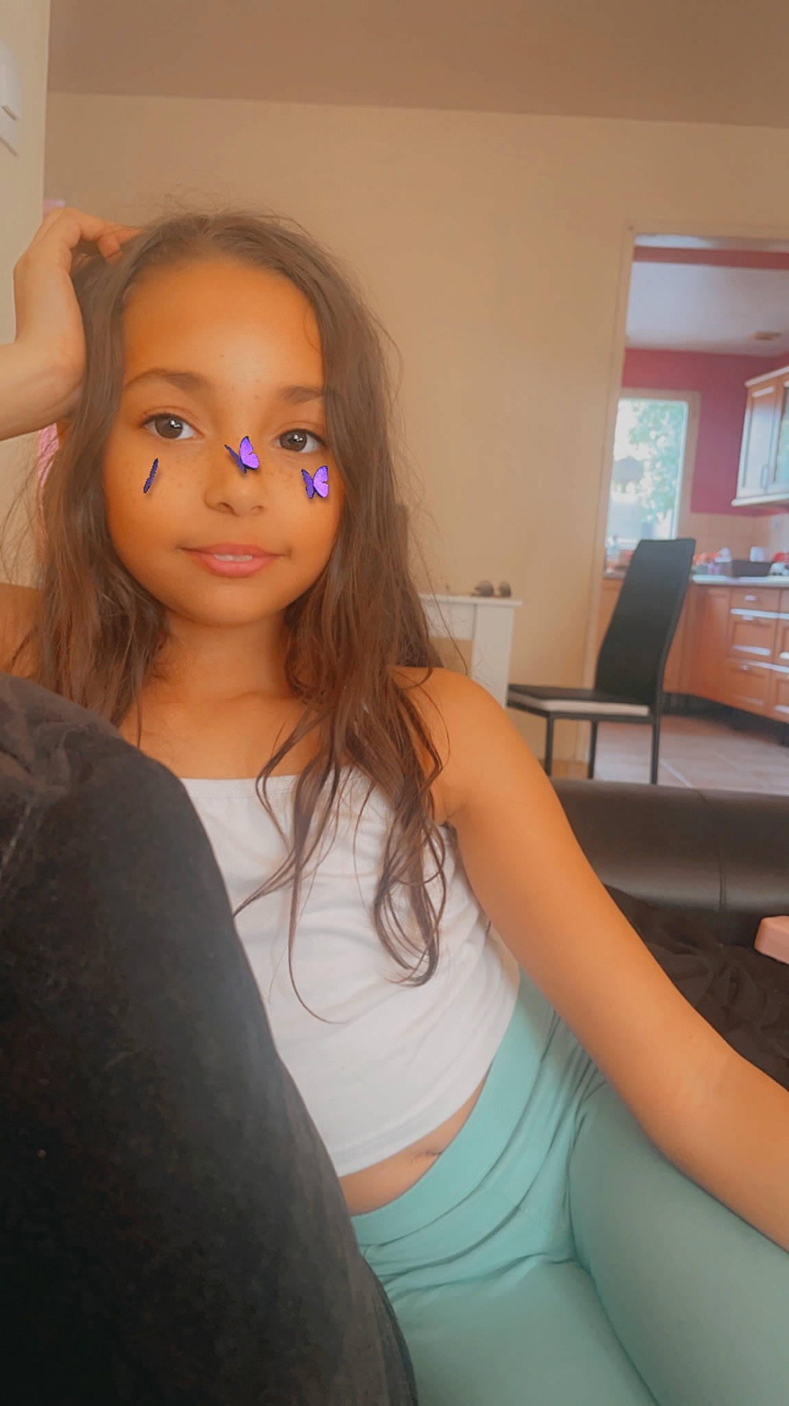 Kélliah a rejoint le concours — aidez-le/la à gagner de superbes lots ! black_hair, cool, eyelash, eyewear, happy, iris, jaw, joint, layered_hair, lip, long_hair, makeover, neck, person, shoulder, skin, sleeve, smile, standing, vision_care