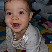 Kingsley participe au concours pour gagner de l'argent avec cette photo : baby, infant, smiling, crawling, pajamas, star_pattern, play_mat, colorful, teddy_bear, toy, indoor, child, cute, happy, face, person, young_child, cozy, expression, home