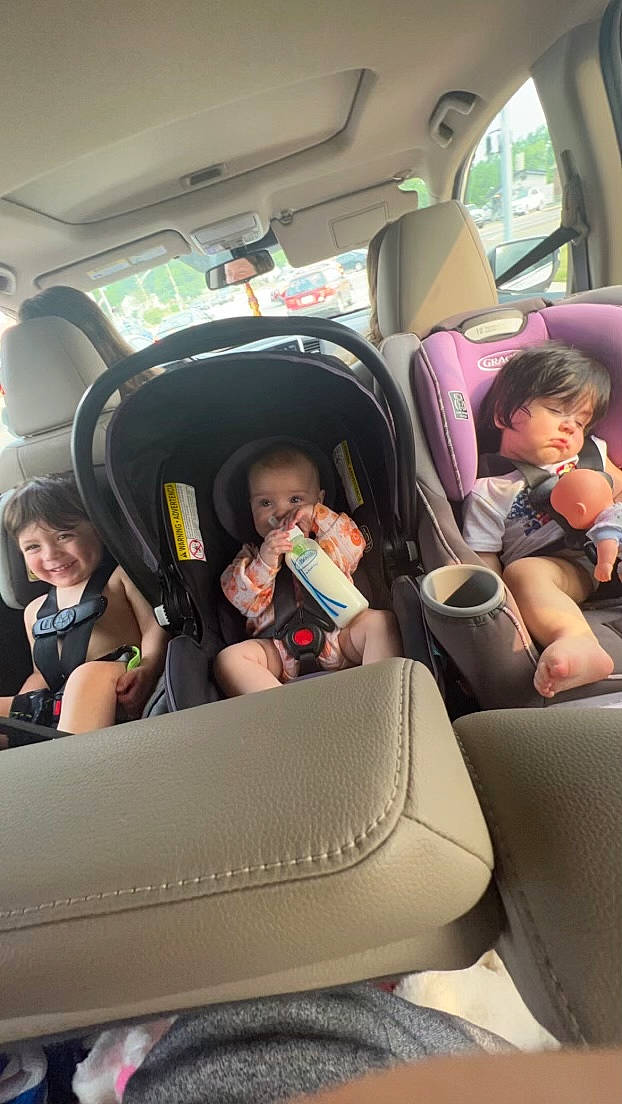 Mirio is registered to the contest to win money with this photo: auto_part, automotive_design, automotive_exterior, car, car_seat, car_seat_cover, child, comfort, face, family_car, fun, head_restraint, joy, mode_of_transport, motor_vehicle, passenger, person, seat_belt, steering_part, toddler