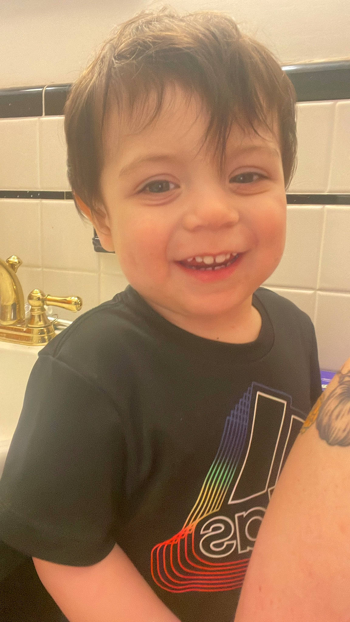 Mirio is registered to the contest to win money with this photo: cheek, chin, ear, eye, eyebrow, eyelash, face, forehead, glasses, head, iris, jaw, joy, lip, mouth, muscle, neck, nose, person, skin