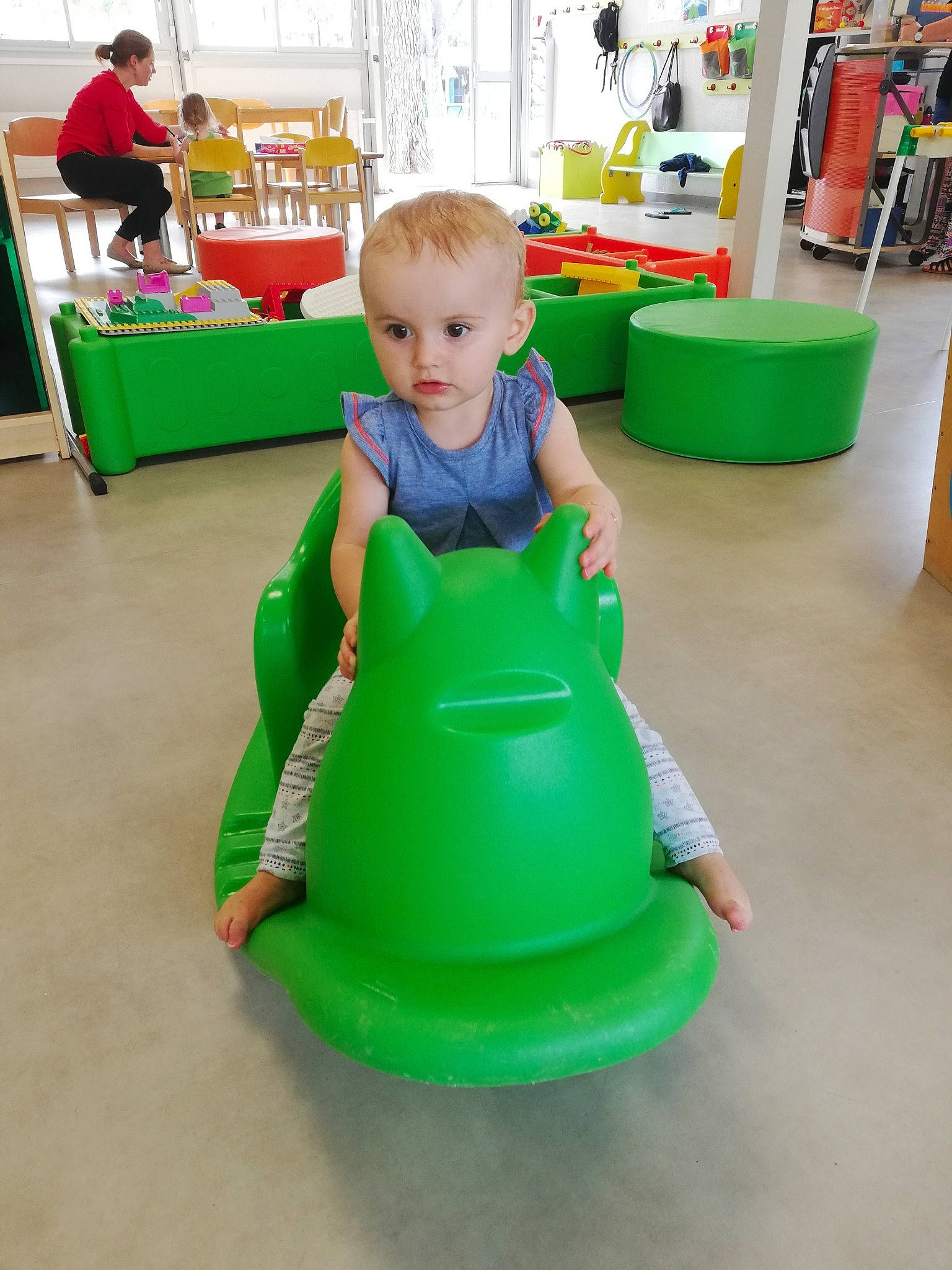 élèna a rejoint le concours — aidez-le/la à gagner de superbes lots ! child, fun, green, person, play, smile, toddler, toy, vacation