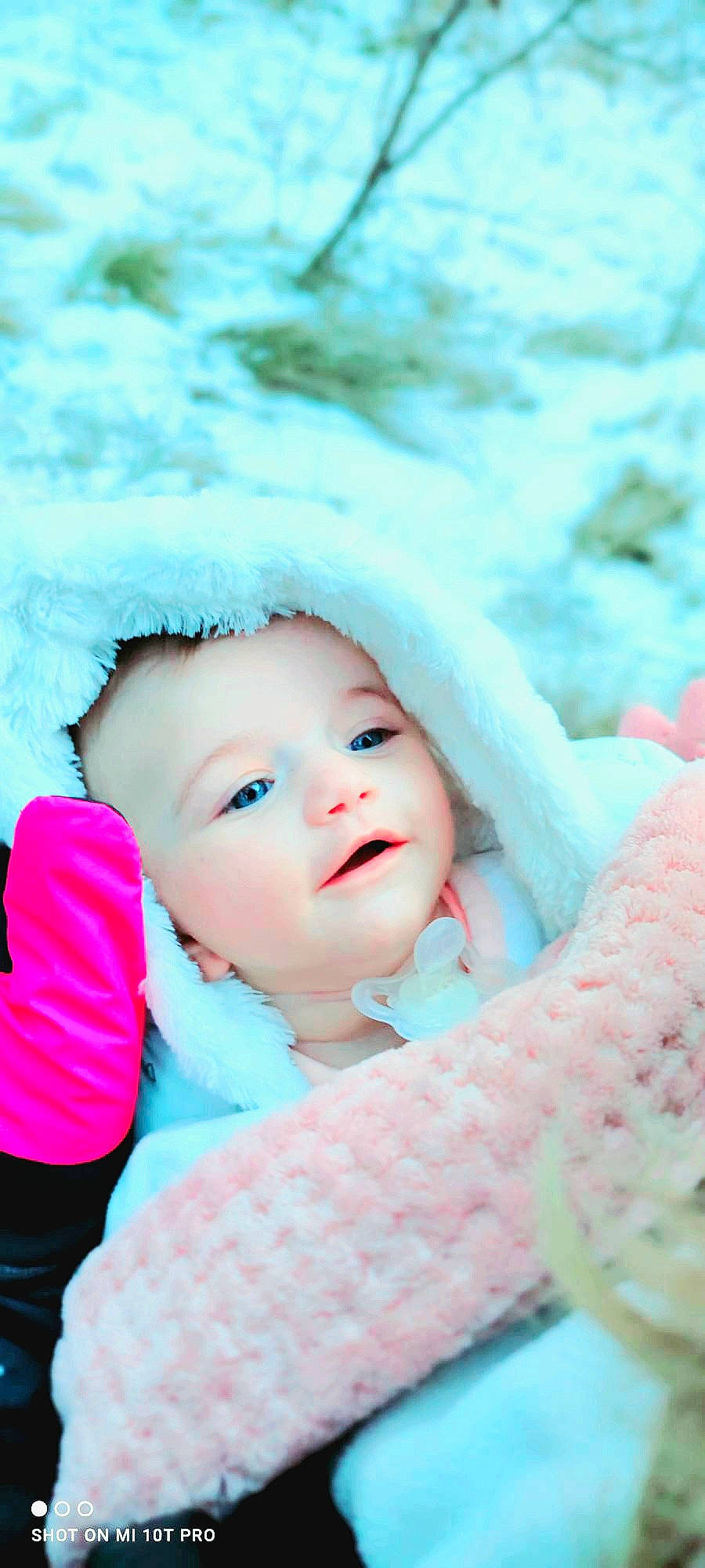 Jolyne participe au concours pour gagner de l'argent avec cette photo : baby, baby_toddler_clothing, cap, child, eye, flash_photography, freezing, grass, happy, headgear, lip, magenta, people_in_nature, person, pink, plant, recreation, skin, smile, toddler