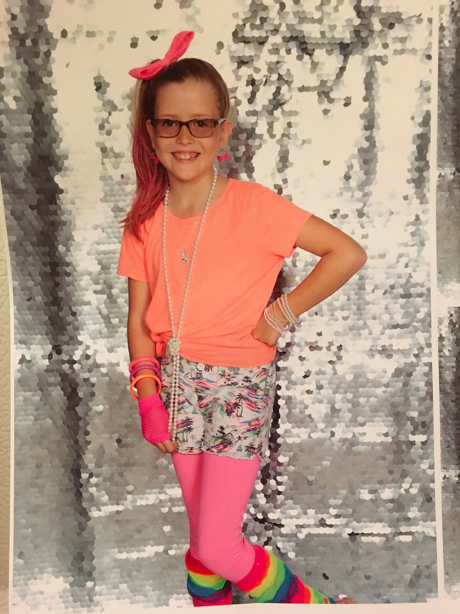 Ayla is registered to the contest to win money with this photo: eyewear, fashion, fashion_design, glasses, happy, human_leg, jewellery, joy, knee, magenta, neck, pattern, person, pink, sleeve, smile, t_shirt, textile, thigh, trunk