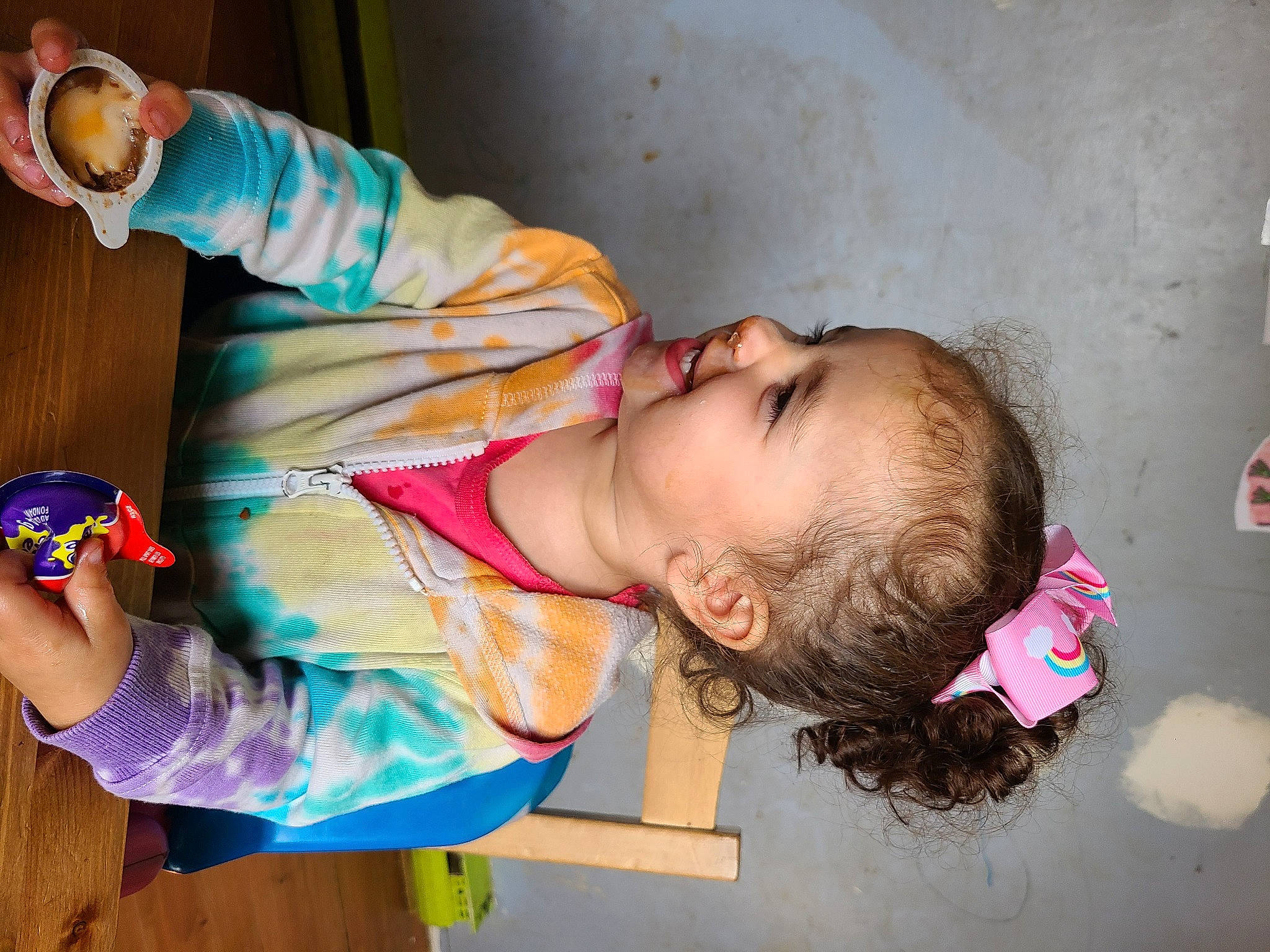 Taïna participe au concours pour gagner de l'argent avec cette photo : baby, baby_products, baby_toddler_clothing, cheek, child, fun, happy, human_body, joint, joy, leisure, mouth, nail, nose, person, pink, play, room, skin, toddler