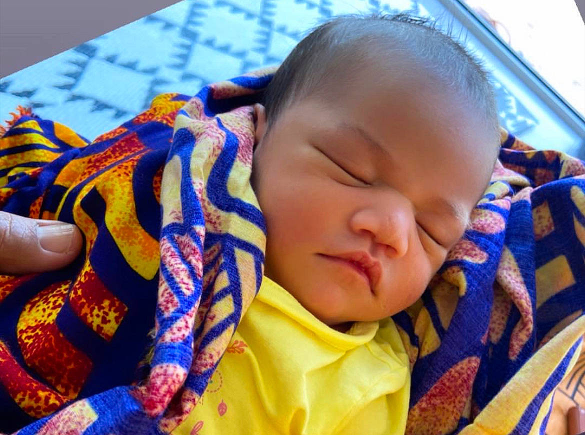 Mani Graëce Manogitau a rejoint le concours — aidez-le/la à gagner de superbes lots ! azure, baby, baby_products, baby_toddler_clothing, bedtime, cheek, child, close_up, comfort, cool, electric_blue, eye, fun, happy, iris, linens, mouth, nose, person, skin