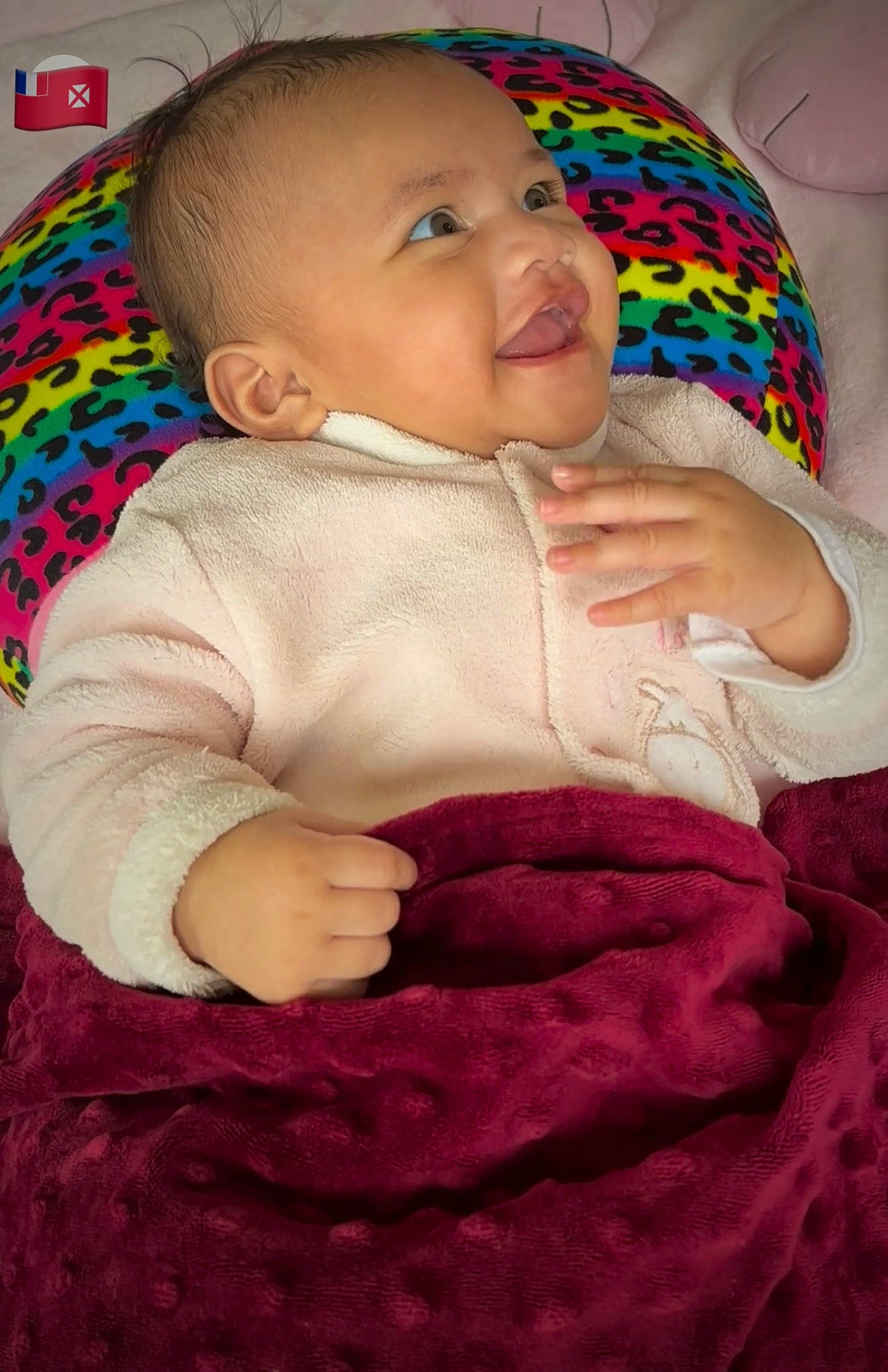 Mani Graëce Manogitau a rejoint le concours — aidez-le/la à gagner de superbes lots ! baby, baby_toddler_clothing, cheek, child, chin, comfort, eye, face, finger, hand, head, iris, lip, nose, organ, person, pink, skin, sleeve, textile