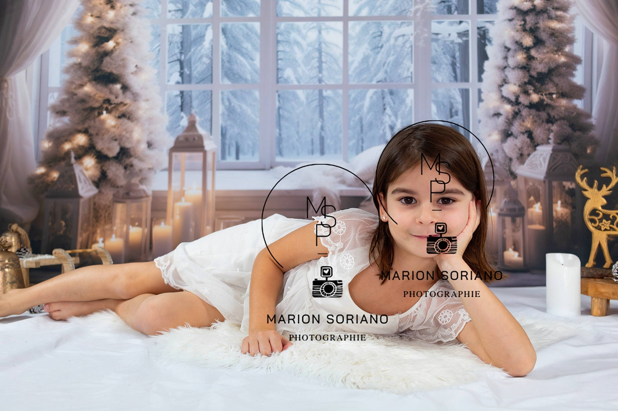 Lucie a rejoint le concours — aidez-le/la à gagner de superbes lots ! black_hair, bridal_clothing, comfort, dress, event, eyelash, fashion_design, finger, flash_photography, gown, happy, headpiece, jewellery, leg, lighting, long_hair, person, plant, textile, thigh