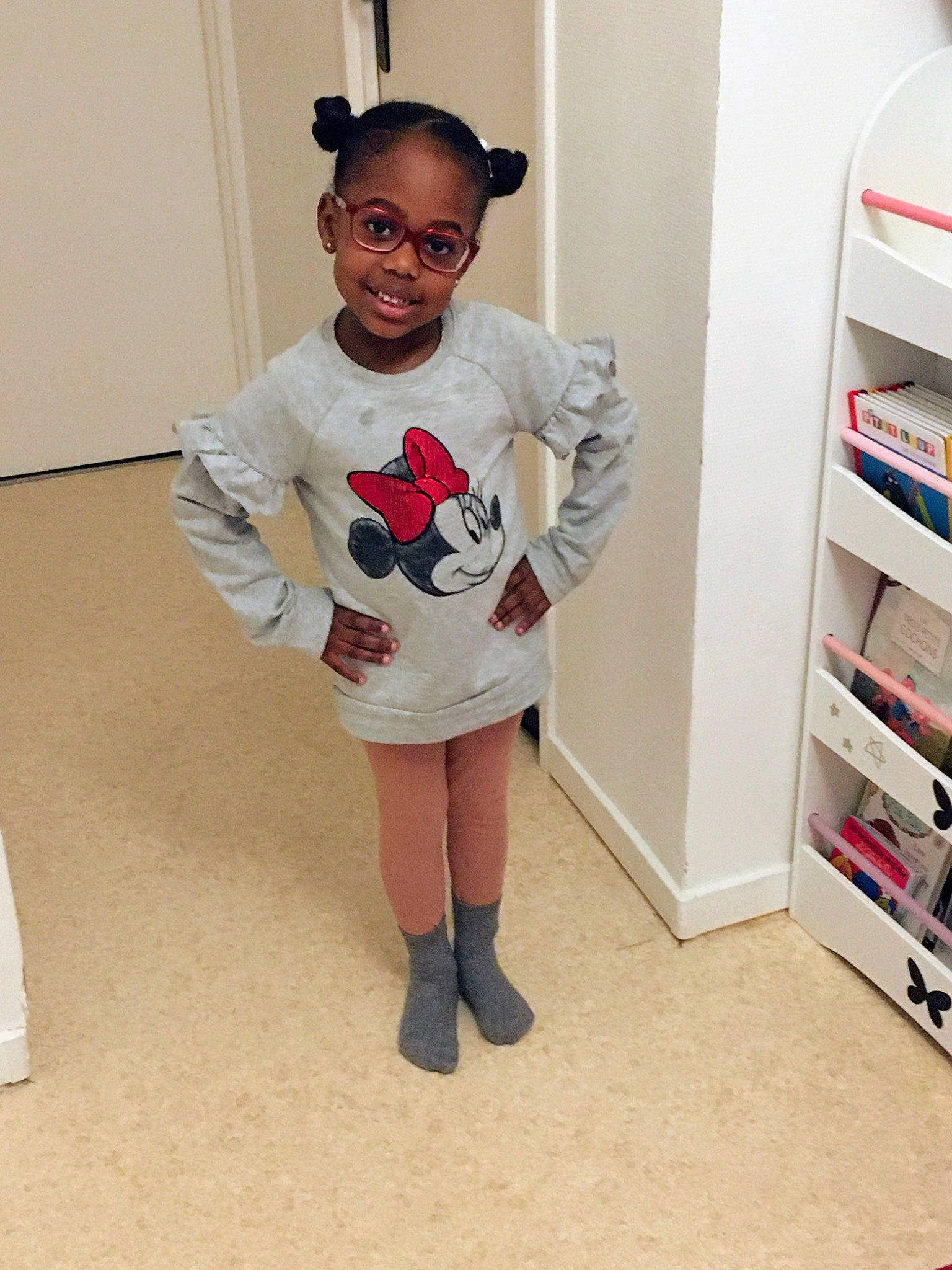 Smina a rejoint le concours — aidez-le/la à gagner de superbes lots ! child, clothing, costume, face, fashion, footwear, head, joint, joy, knee, leg, outerwear, person, room, shoe, shorts, sleeve, smile, standing, t_shirt