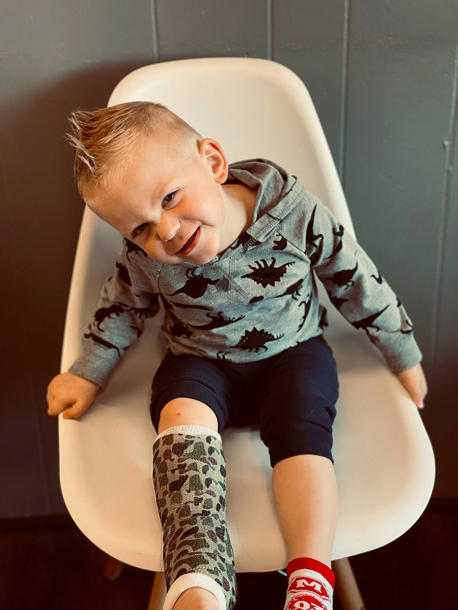 Larry is registered to the contest to win money with this photo: baby, baby_toddler_clothing, calf, comfort, elbow, flash_photography, human, human_leg, joint, joy, knee, pattern, person, shorts, sleeve, smile, sock, sportswear, standing, t_shirt