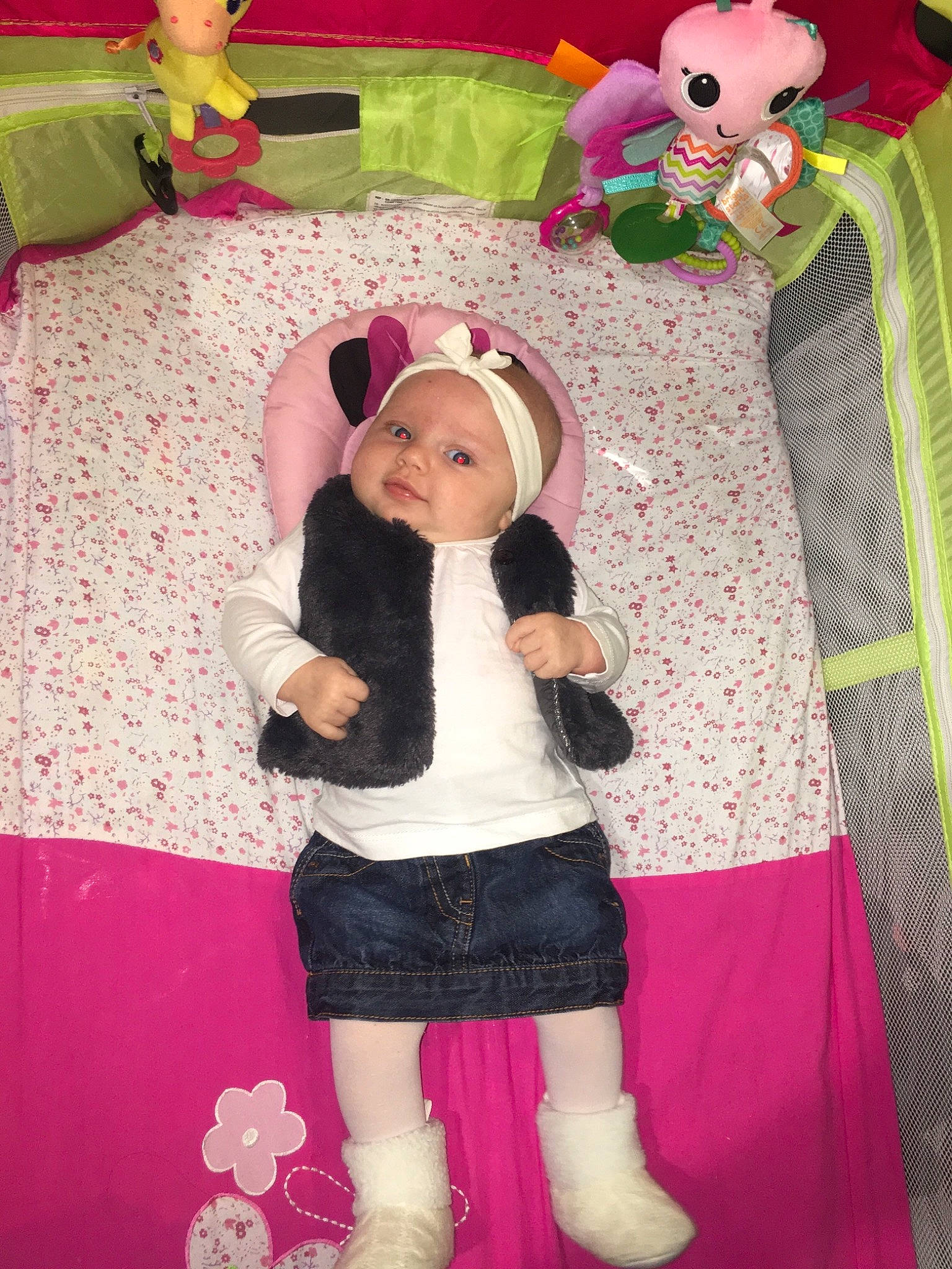 Louane a rejoint le concours — aidez-le/la à gagner de superbes lots ! child, costume, day, fun, girl, happiness, human_hair_color, infant, magenta, person, pink, product, purple, skin, smile, textile, toddler