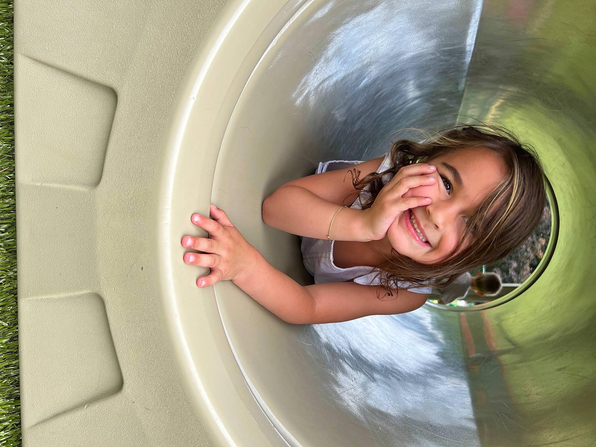 A?vriella is registered to the contest to win money with this photo: auto_part, automotive_design, automotive_exterior, automotive_tire, automotive_wheel_system, bathing, circle, facial_expression, flash_photography, fun, hairstyle, happy, hubcap, joy, person, recreation, reflection, rim, smile, vehicle_door