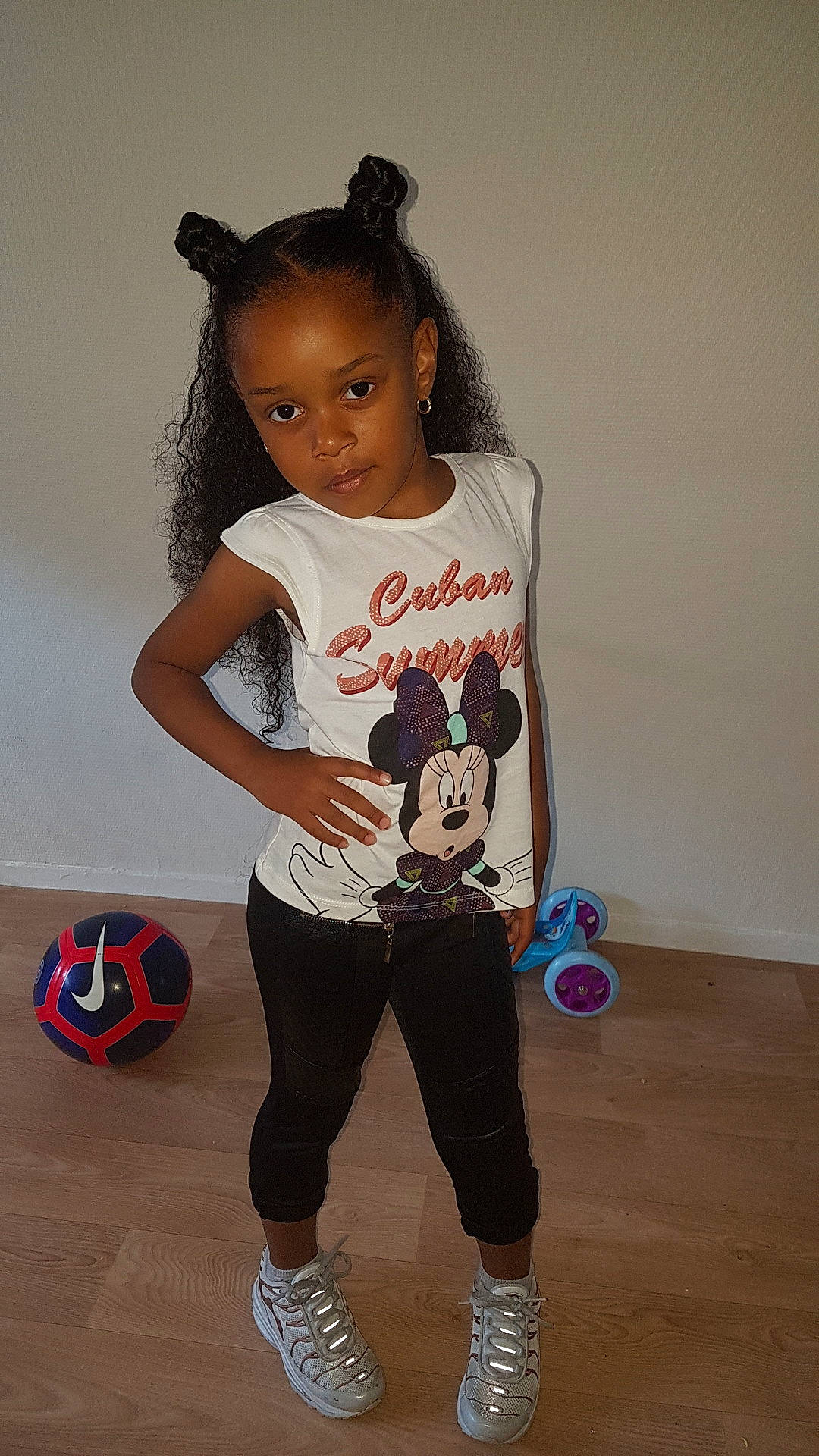 K'Seedy a rejoint le concours — aidez-le/la à gagner de superbes lots ! boy, child, clothing, fashion, fun, girl, human_positions, image, male, person, toddler