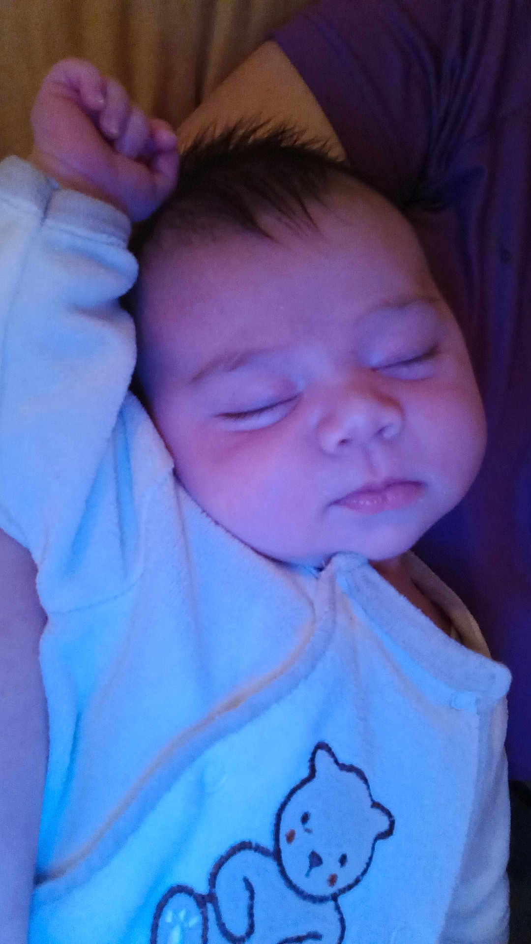 Roman a rejoint le concours — aidez-le/la à gagner de superbes lots ! baby, bed, blanket, bodypart, cushion, face, finger, furniture, hand, head, homedecor, newborn, person, photography, portrait, quilt, sleeping, towel