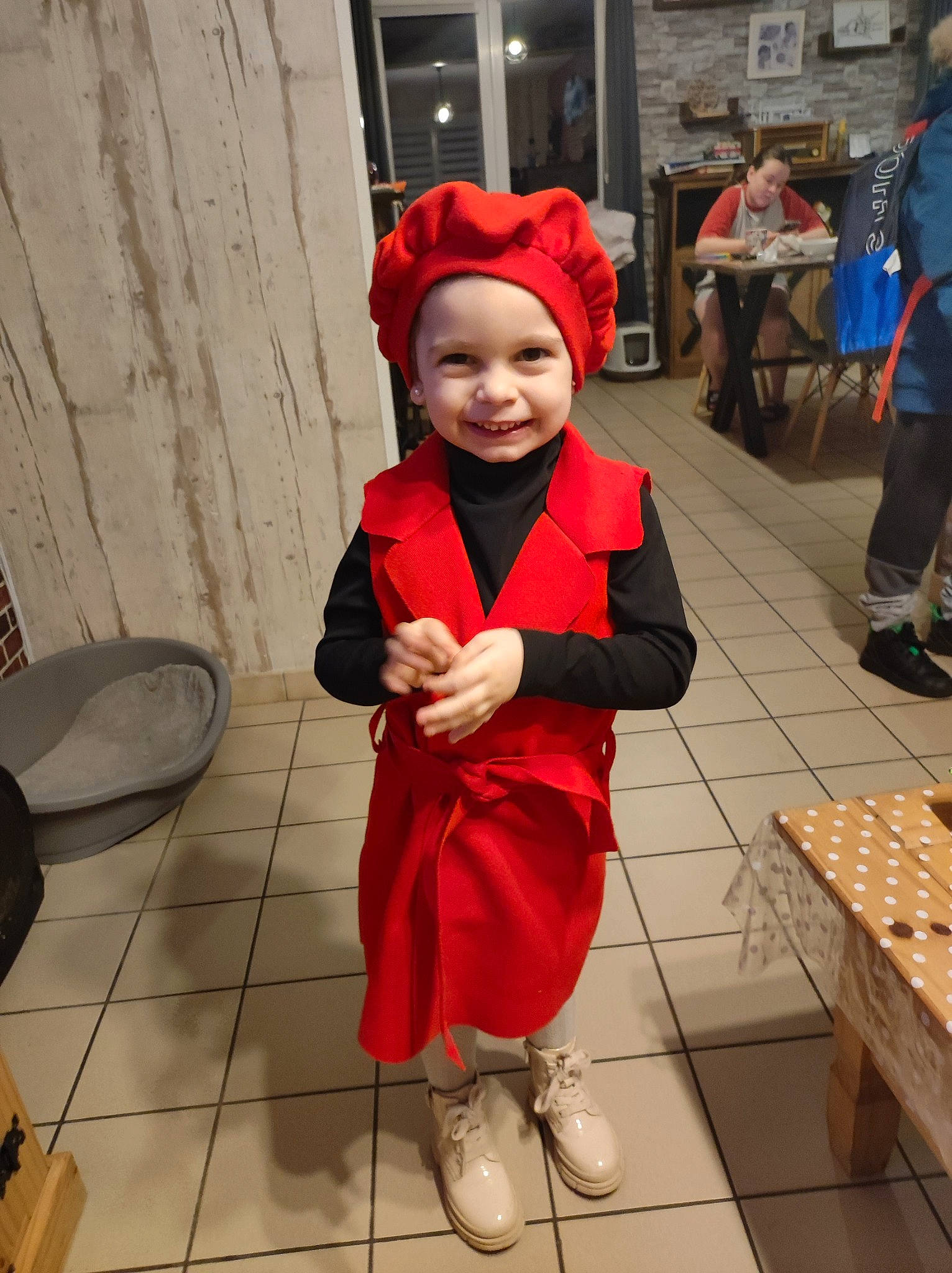 Ennaëlle a rejoint le concours — aidez-le/la à gagner de superbes lots ! baby, backpack, bag, board_game, chair, chessboard, child, competition_event, costume, event, flooring, fun, headwear, hoodie, indoor_games_and_sports, jacket, joy, luggage_and_bags, person, table