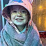 Eliana a rejoint le concours — aidez-le/la à gagner de superbes lots ! child, smiling, hood, blanket, pink, cartoon, face, happy, portrait, clothing, warm, cozy, wrapped, person, light, night, cute, closeup, outdoor, joyful