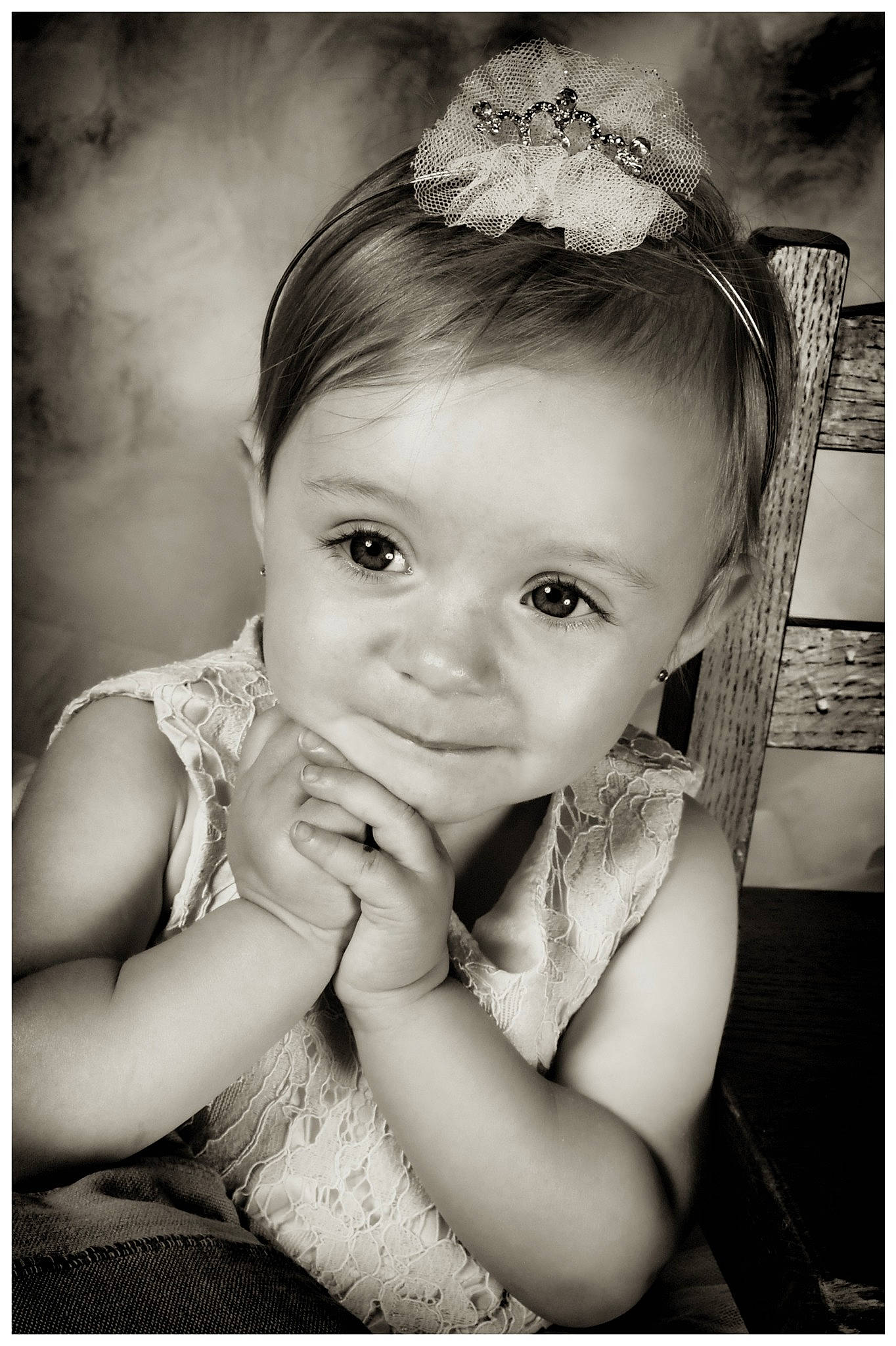 Layna a rejoint le concours — aidez-le/la à gagner de superbes lots ! baby, beauty, black_and_white, cheek, child, child_model, eye, face, iris, lip, monochrome, monochrome_photography, person, photograph, photography, portrait, portrait_photography, smile, snapshot, stock_photography