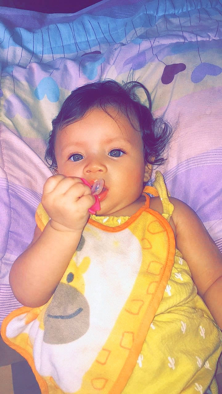 Isaiah a rejoint le concours — aidez-le/la à gagner de superbes lots ! baby, cheek, child, eating, lip, mouth, nose, person, toddler