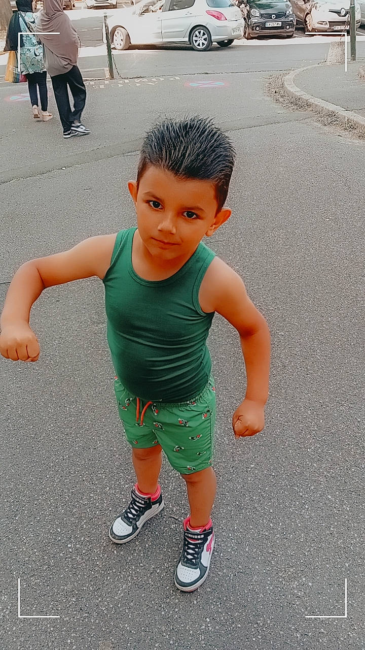 Stayler a rejoint le concours — aidez-le/la à gagner de superbes lots ! asphalt, chest, exercise, eye, happy, human_body, joint, knee, leg, leisure, neck, person, running, shorts, shoulder, sleeve, sneakers, sportswear, thigh, toddler