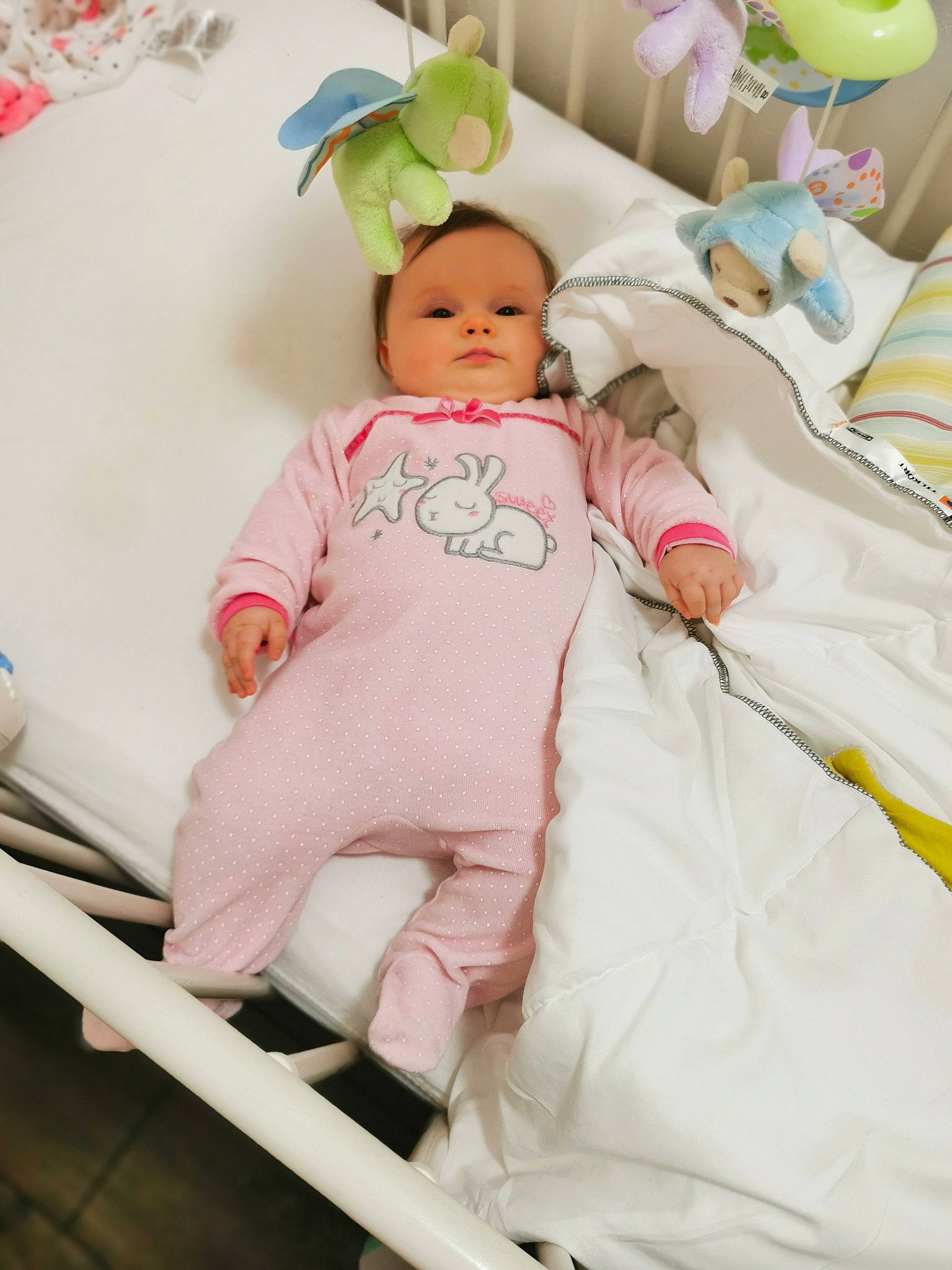 Camille a rejoint le concours — aidez-le/la à gagner de superbes lots ! baby, baby_products, baby_safety, baby_toddler_clothing, baby_toys, bedding, child, comfort, fun, happy, infant_bed, linens, magenta, peach, person, pink, room, sitting, sleeve, stuffed_toy