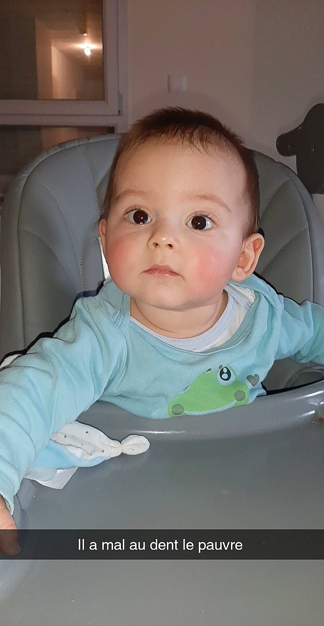 Kahis participe au concours pour gagner de l'argent avec cette photo : baby, baby_products, baby_toddler_clothing, chair, cheek, child, chin, comfort, eye, eyebrow, happy, iris, lip, mouth, nose, person, product, sitting, skin, sleeve