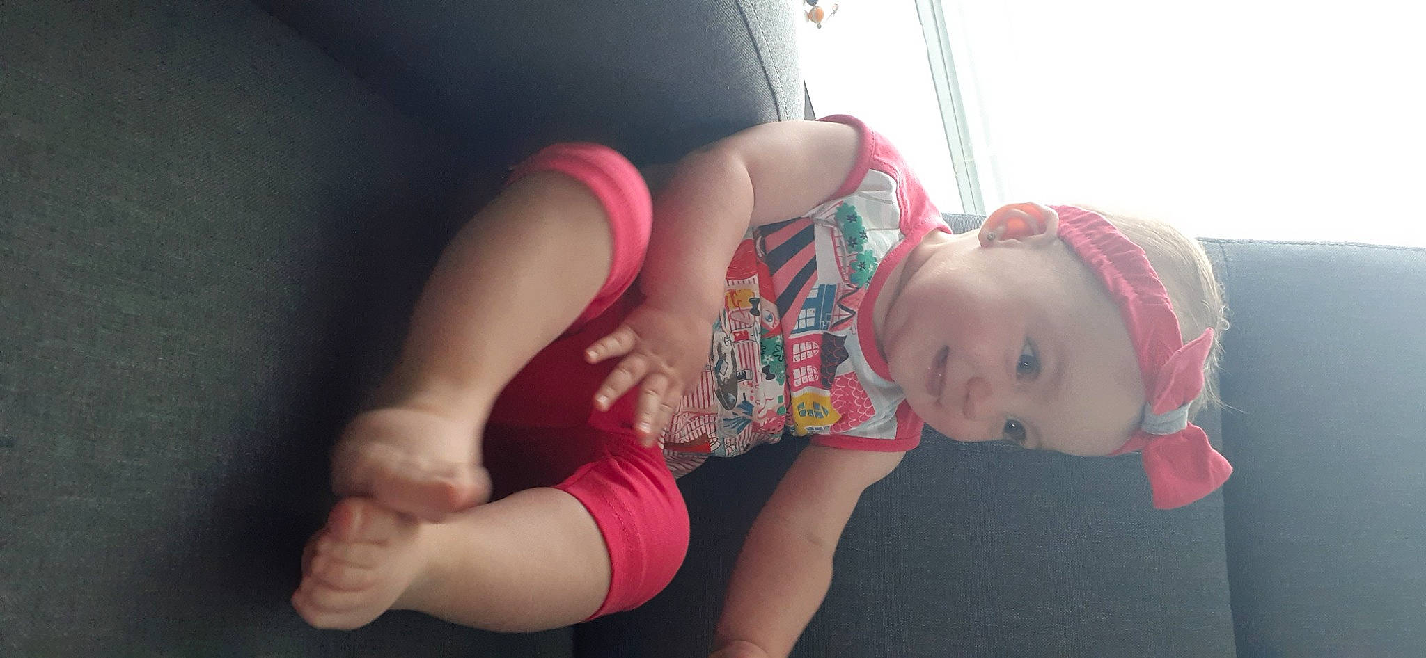 Charlotte a rejoint le concours — aidez-le/la à gagner de superbes lots ! chest, child, elbow, finger, head, headwear, human_body, human_leg, joint, joy, knee, leg, leisure, magenta, mouth, person, pink, shoulder, skin, sportswear