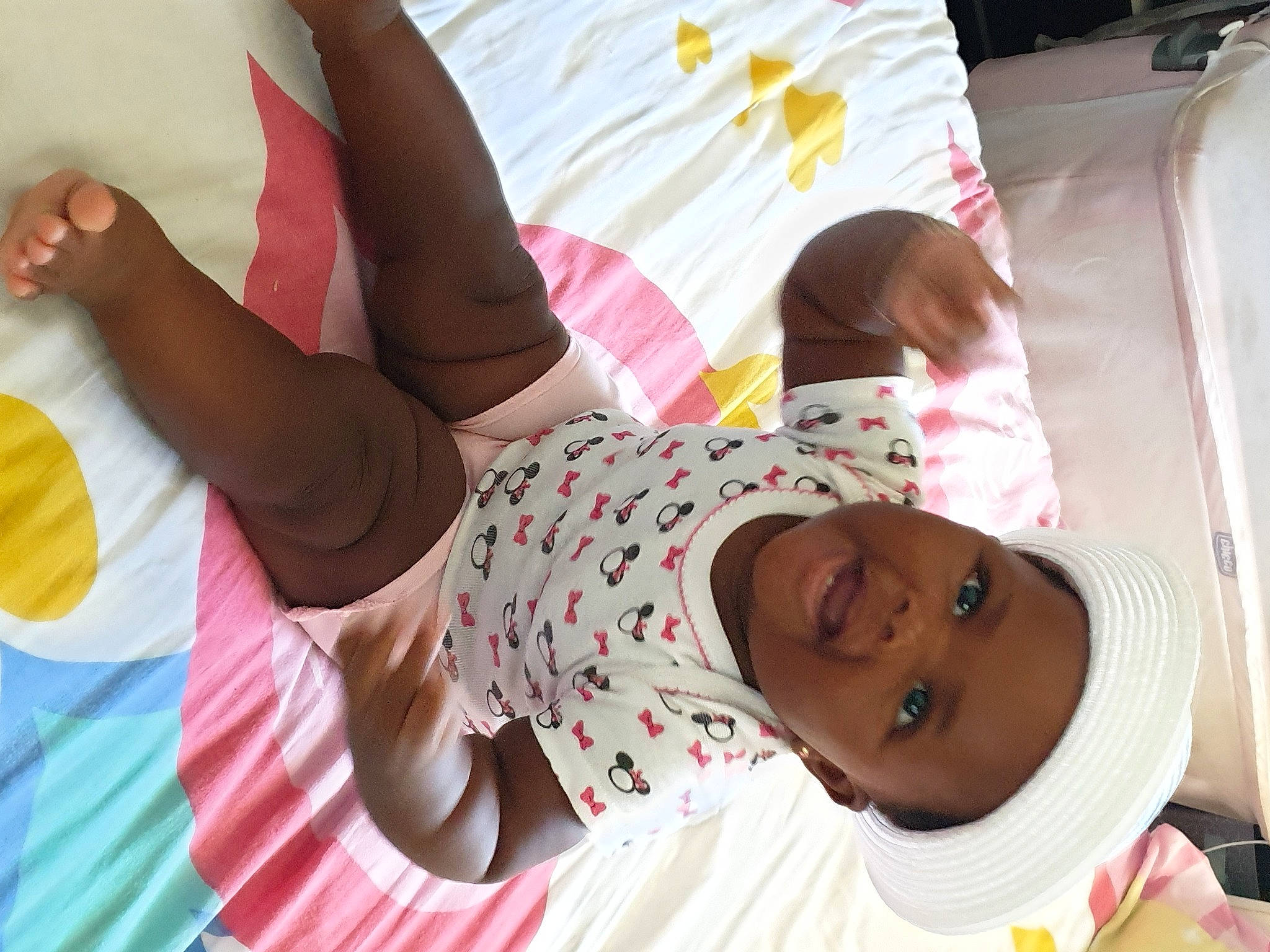 Shirley a rejoint le concours — aidez-le/la à gagner de superbes lots ! arm, baby, child, linens, person, pink, textile, toddler