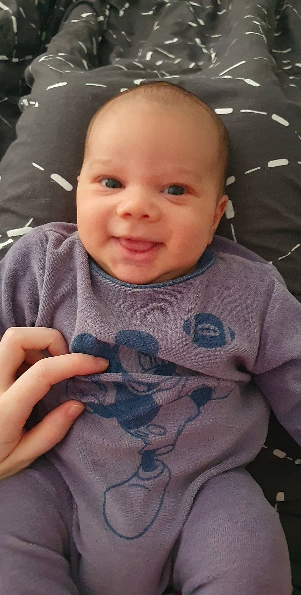 Aydan a rejoint le concours — aidez-le/la à gagner de superbes lots ! baby, baby_toddler_clothing, cheek, child, cool, eye, facial_expression, finger, gesture, hairstyle, happy, head, joy, lip, nose, outerwear, person, skin, sleeve, smile