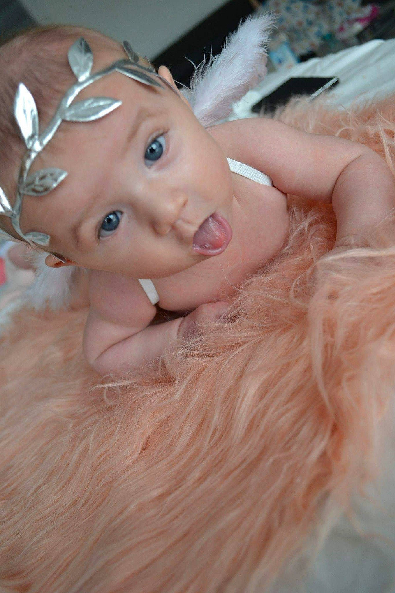 Laïna a rejoint le concours — aidez-le/la à gagner de superbes lots ! cheek, child, ear, eye, eyebrow, face, fawn, forehead, fur, hair, hair_accessory, head, lip, long_hair, mouth, neck, nose, pink, skin