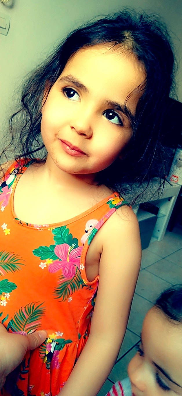 Mayssa a rejoint le concours — aidez-le/la à gagner de superbes lots ! cheek, chin, eye, eyebrow, eyelash, face, facial_expression, forehead, hair, hairstyle, head, human, lip, mouth, neck, nose, organ, person, shoulder, skin