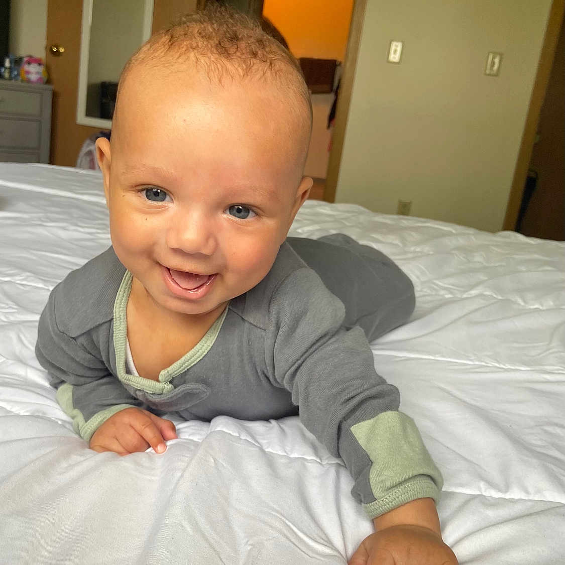 Cree is registered to the contest to win money with this photo: baby, bed, bedroom, bodypart, clothing, crawling, face, finger, furniture, hand, happy, head, indoors, pants, person, photography, portrait, room, sitting, smile