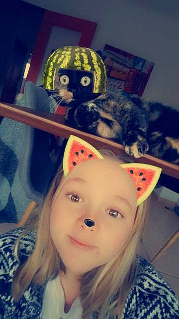 Chipie participe au concours pour gagner de l'argent avec cette photo : baseball_cap, cap, cool, costume_hat, eye, eyebrow, eyewear, face, fun, happy, hat, headgear, helmet, lip, personal_protective_equipment, selfie, smile, snapshot, sports_gear, toddler