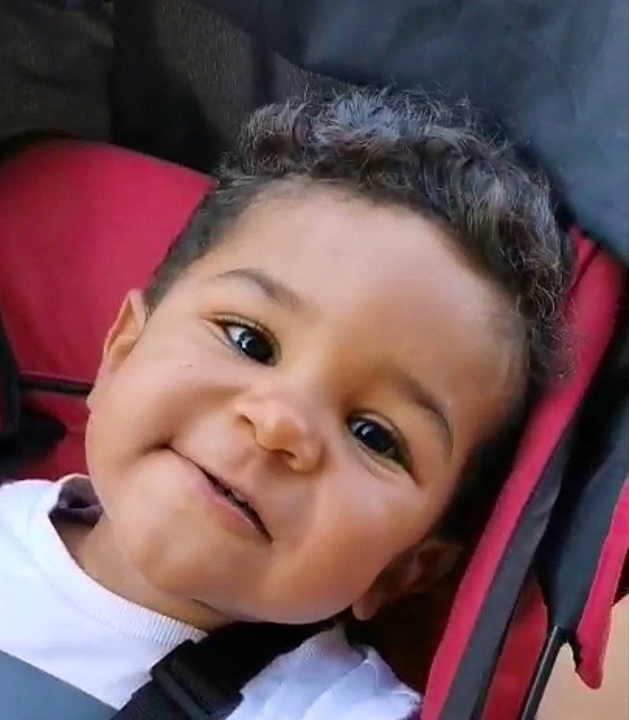 Johan a rejoint le concours — aidez-le/la à gagner de superbes lots ! baby, beauty, black_hair, cheek, child, chin, eye, eyebrow, face, facial_expression, forehead, happy, head, lip, mouth, nose, person, photography, skin, smile