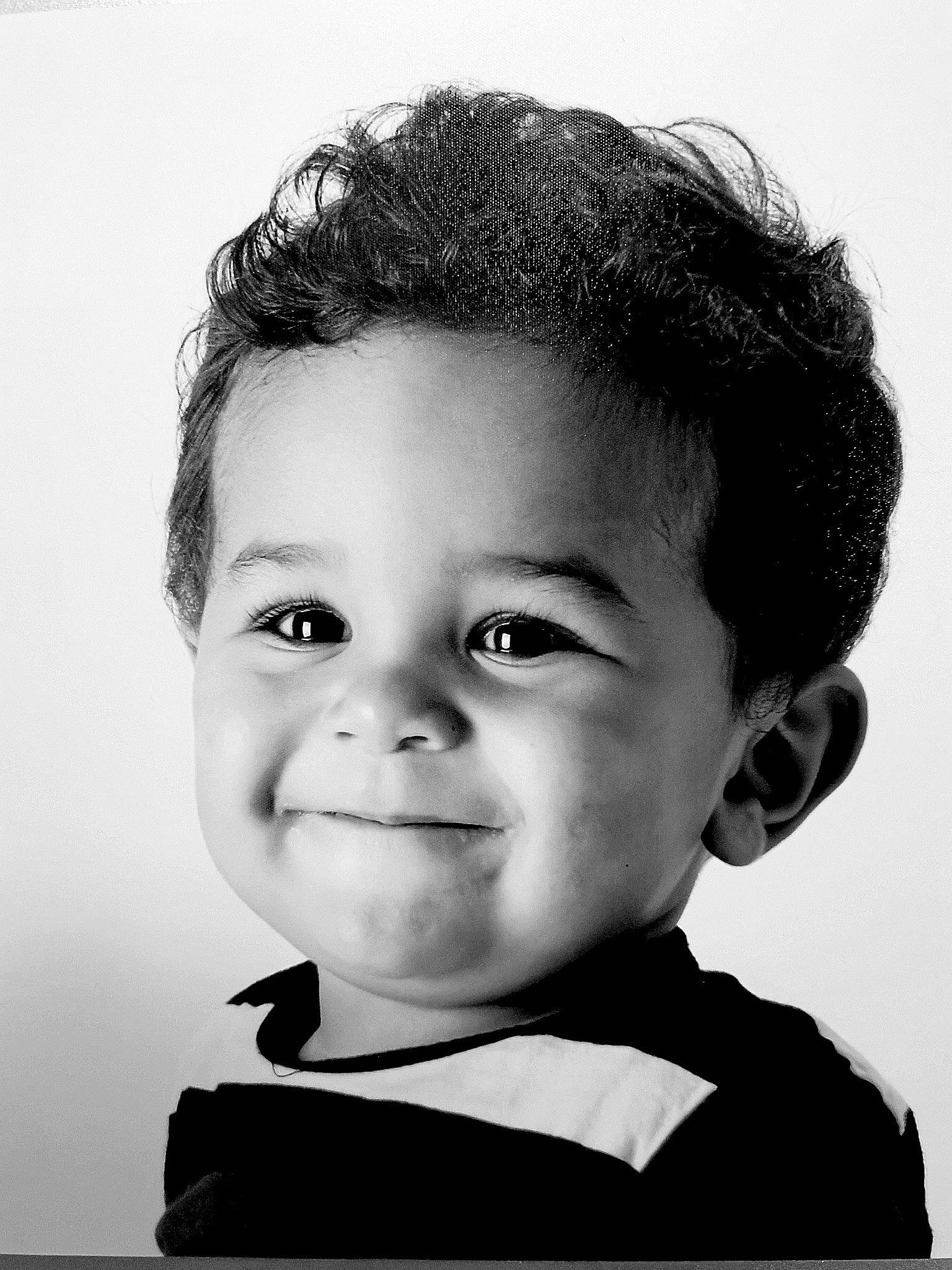 Johan a rejoint le concours — aidez-le/la à gagner de superbes lots ! black, black_and_white, cheek, child, chin, eye, eyebrow, face, facial_expression, forehead, hair, hairstyle, head, joy, monochrome, monochrome_photography, nose, person, photograph, smile