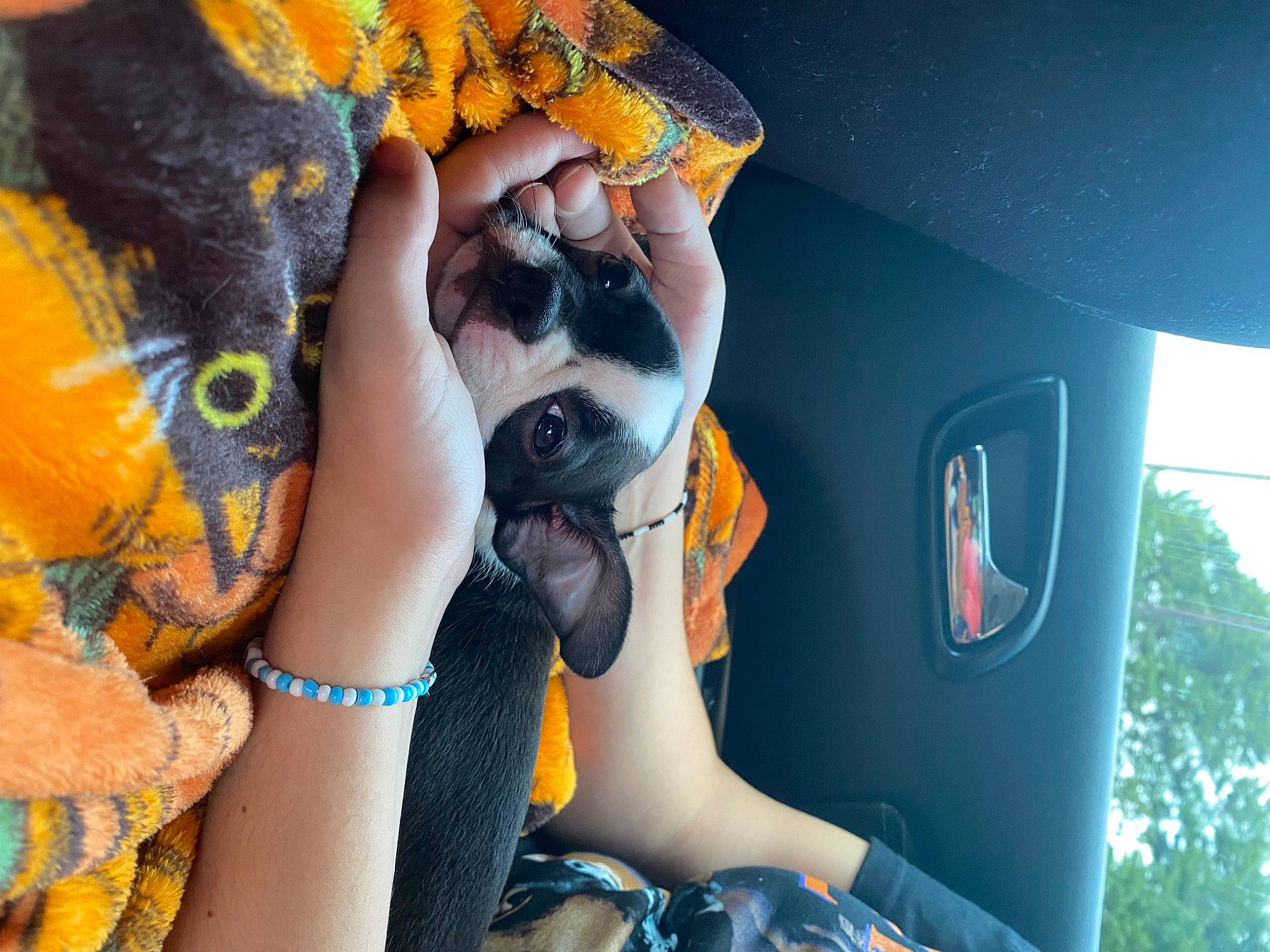 Aura is registered to the contest to win money with this photo: audio_equipment, black_hair, chest, eyewear, fashion_accessory, finger, fun, gesture, glove, happy, jewellery, leisure, nail, pattern, personal_protective_equipment, sunglasses, tattoo, temporary_tattoo, vacation, vision_care