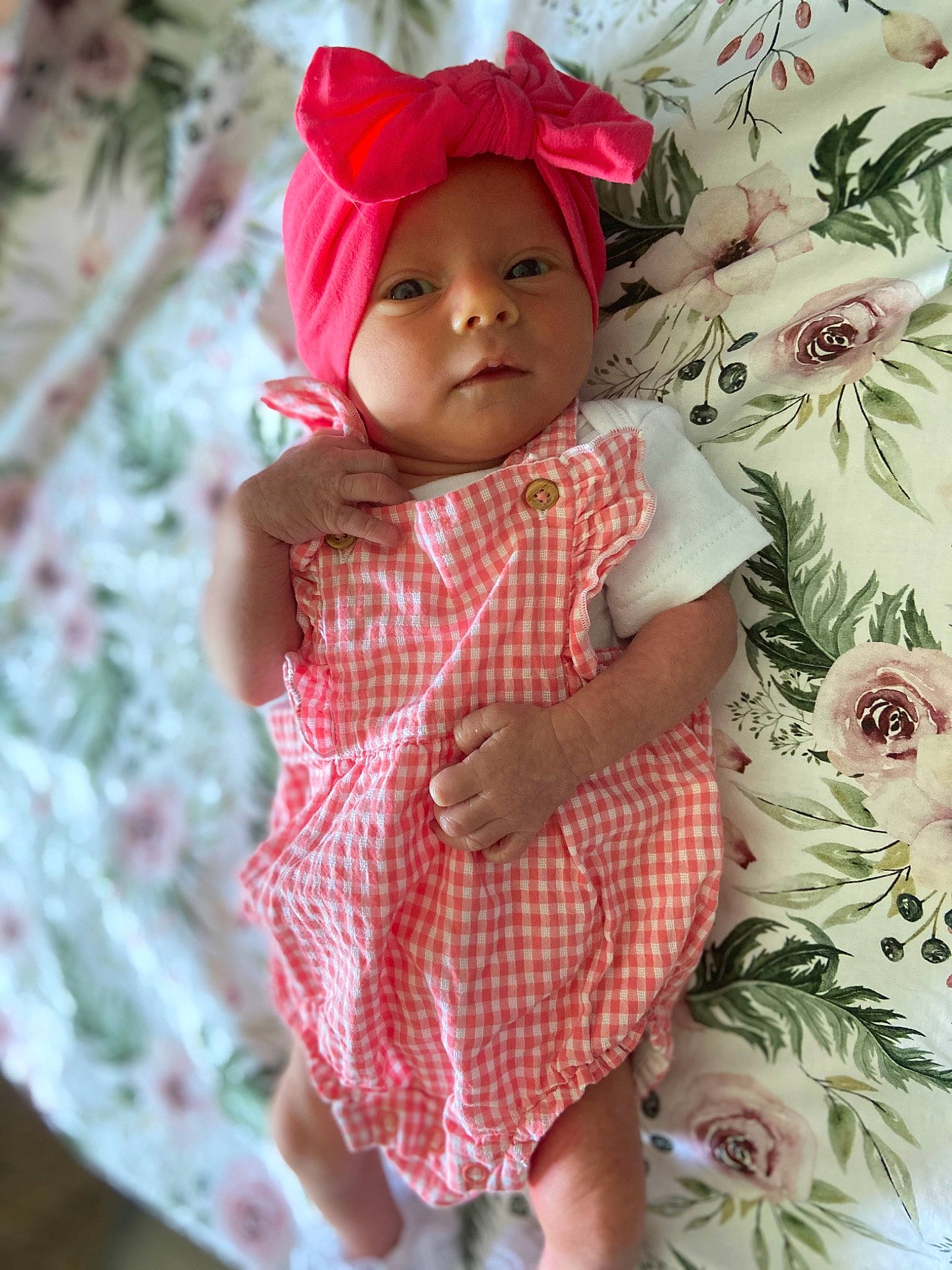 Arya a rejoint le concours — aidez-le/la à gagner de superbes lots ! baby, baby_products, baby_toddler_clothing, child, clothing, design, headgear, headwear, pattern, person, pink, plant, product, sleeve, textile, toddler