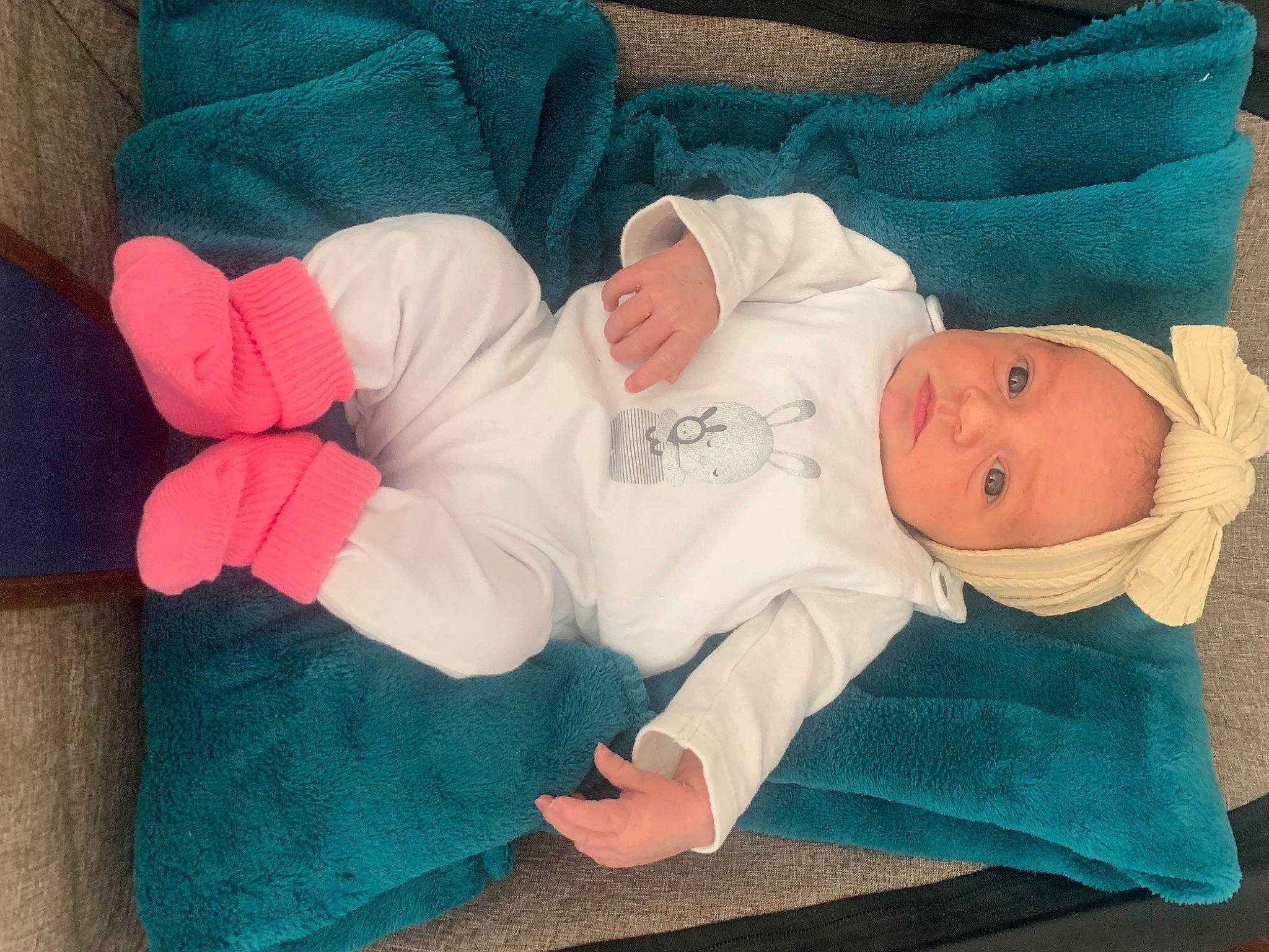 Lyana a rejoint le concours — aidez-le/la à gagner de superbes lots ! azure, baby, baby_products, baby_sleeping, baby_toddler_clothing, bedtime, carmine, child, comfort, electric_blue, hat, human_leg, linens, nap, person, product, room, sleep, sleeve, sock