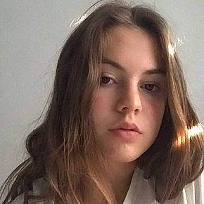 Lila participe au concours pour gagner de l'argent avec cette photo : black_hair, brown_hair, cheek, eyebrow, eyelash, flash_photography, hair_coloring, jaw, layered_hair, lip, liver, long_hair, neck, no_expression, nose, person, portrait, portrait_photography, step_cutting, throat