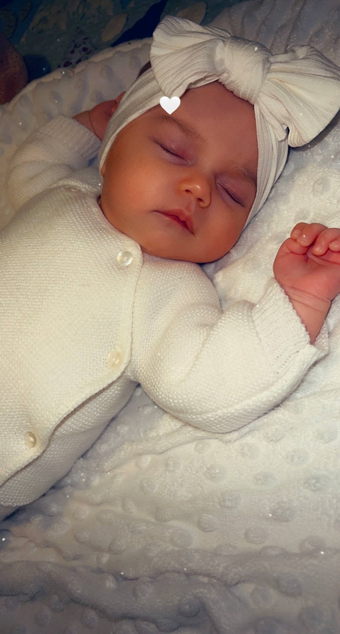 Seyana a rejoint le concours — aidez-le/la à gagner de superbes lots ! baby, baby_sleeping, baby_toddler_clothing, bedtime, cheek, child, chin, comfort, eye, eyebrow, face, flesh, head, headwear, linens, lip, nose, person, skin, smile