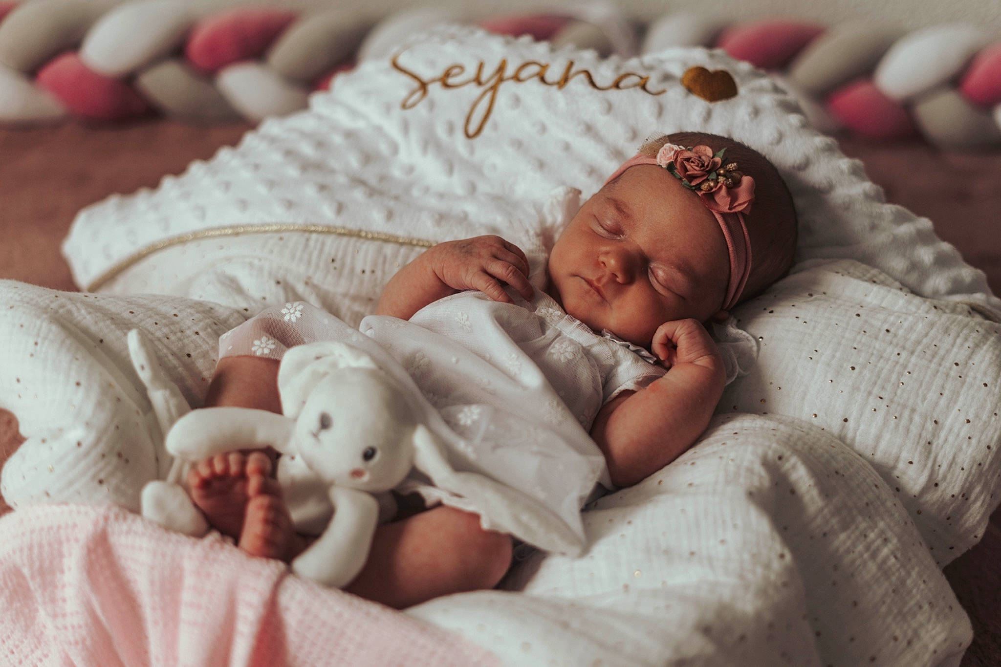 Seyana a rejoint le concours — aidez-le/la à gagner de superbes lots ! baby, baby_sleeping, baby_toddler_clothing, beauty, child, comfort, eye, face, finger, head, headgear, human, linens, mouth, organ, people, person, skin, textile, toddler