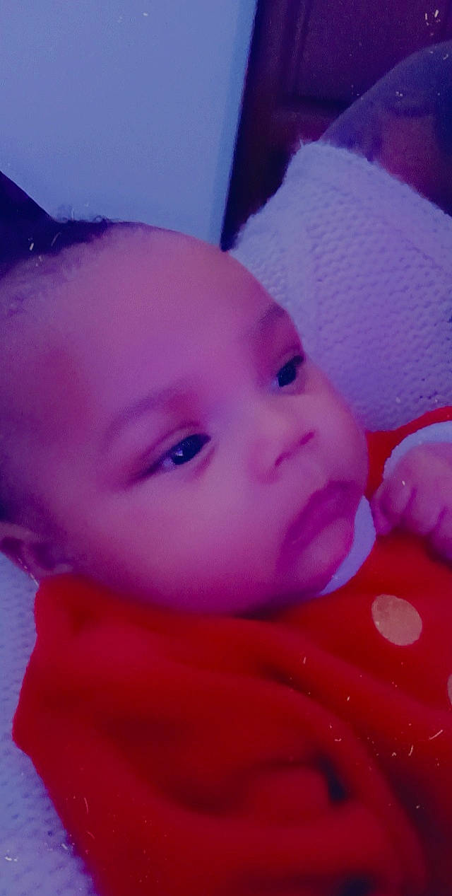 Sade participe au concours pour gagner de l'argent avec cette photo : baby, baby_toddler_clothing, cheek, chin, cloud, eye, eyebrow, eyelash, finger, hairstyle, happy, iris, lip, mouth, nose, person, pink, purple, skin, toddler