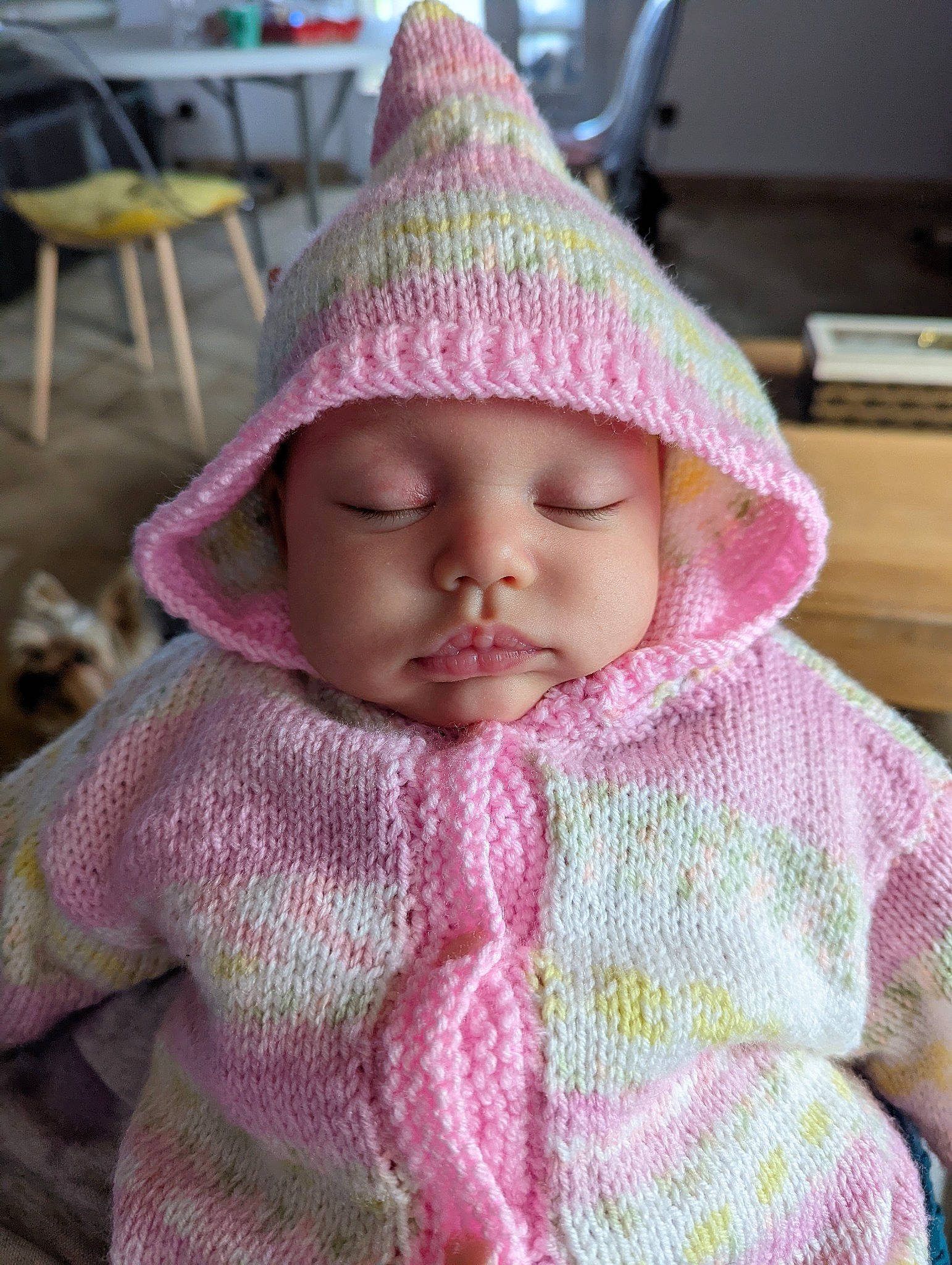 Ivana a rejoint le concours — aidez-le/la à gagner de superbes lots ! baby, cap, chair, cheek, clothing, eye, face, green, head, headgear, headwear, lip, magenta, outerwear, person, pink, purple, skin, sleeve, textile