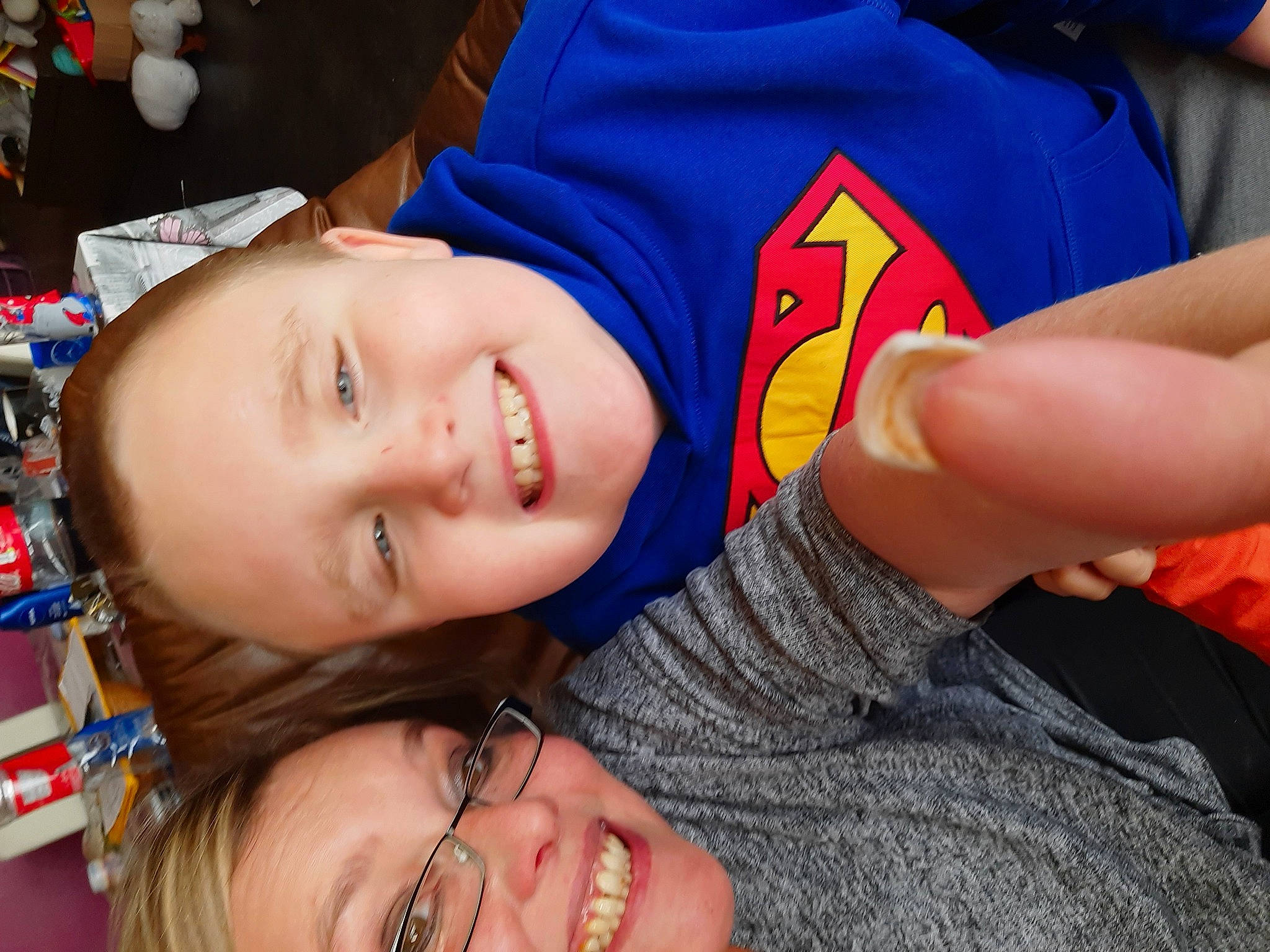 Casey a rejoint le concours — aidez-le/la à gagner de superbes lots ! child, community, facial_expression, finger, fun, gesture, hand, happy, human_body, joy, leisure, lip, mouth, nose, orange, organ, people, person, smile, summer