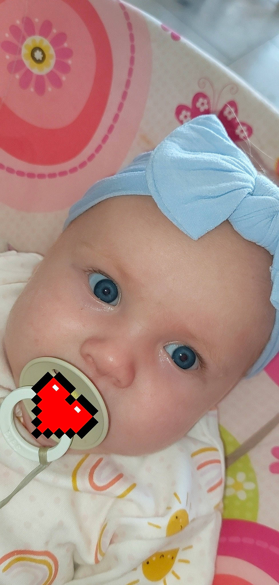 Ambre participe au concours pour gagner de l'argent avec cette photo : baby, baby_toddler_clothing, cap, cheek, child, chin, close_up, eye, eyebrow, eyelash, face, happy, hat, headwear, iris, lip, mouth, nose, person, pink