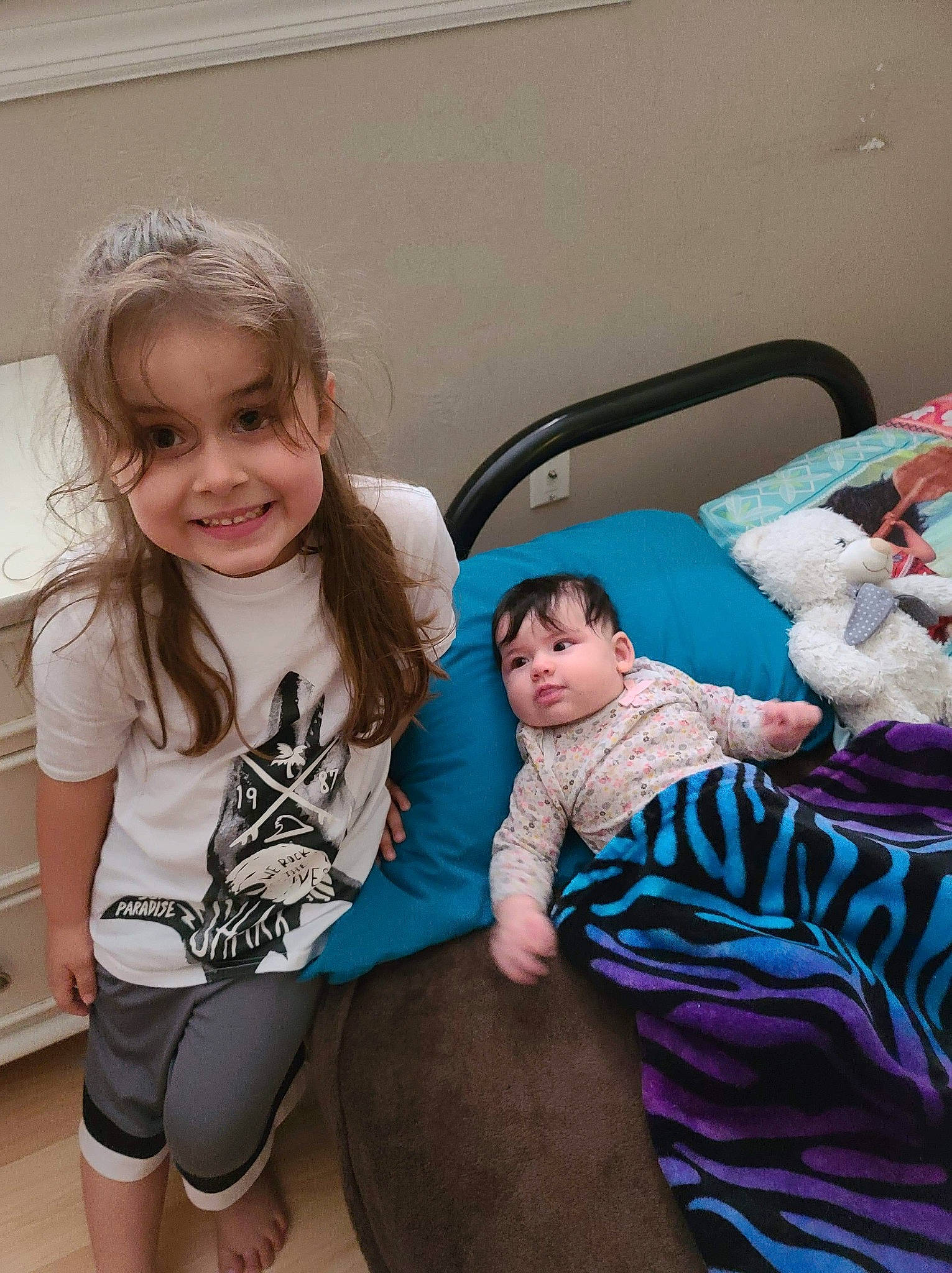 Isabella is registered to the contest to win money with this photo: child, joy, leg, person, sitting, smile, toddler