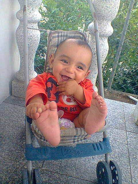 Martim participe au concours pour gagner de l'argent avec cette photo : baby, baby_toddler_clothing, beauty, cheek, child, grass, happy, joy, leisure, people, person, photograph, pink, plant, product, skin, smile, snapshot, thumb, tire