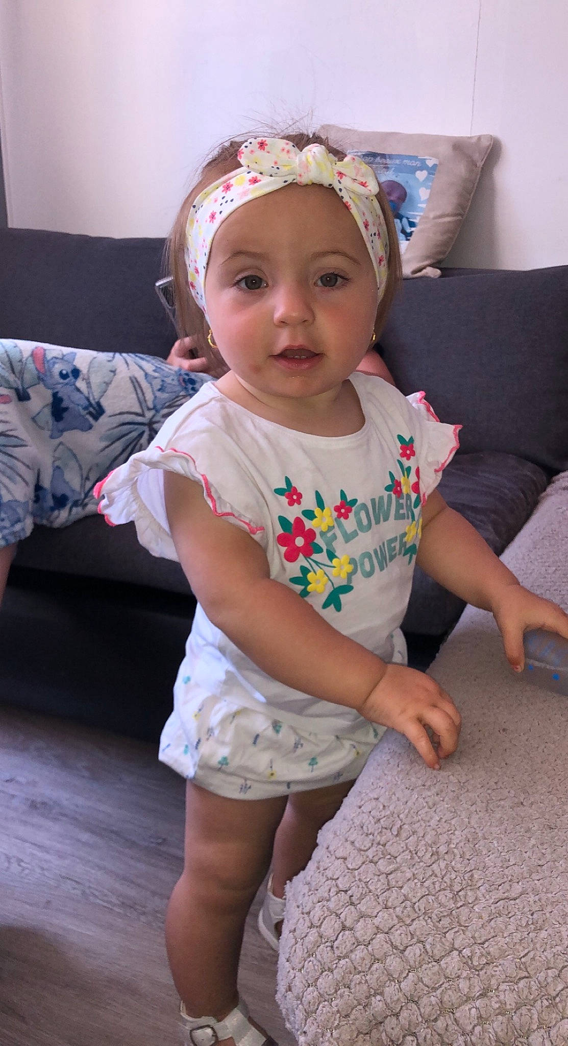 Layana participe au concours pour gagner de l'argent avec cette photo : baby_toddler_clothing, cap, cheek, child, clothing, eye, face, facial_expression, finger, hair, hairstyle, head, headwear, lip, neck, person, pink, product, skin, sleeve