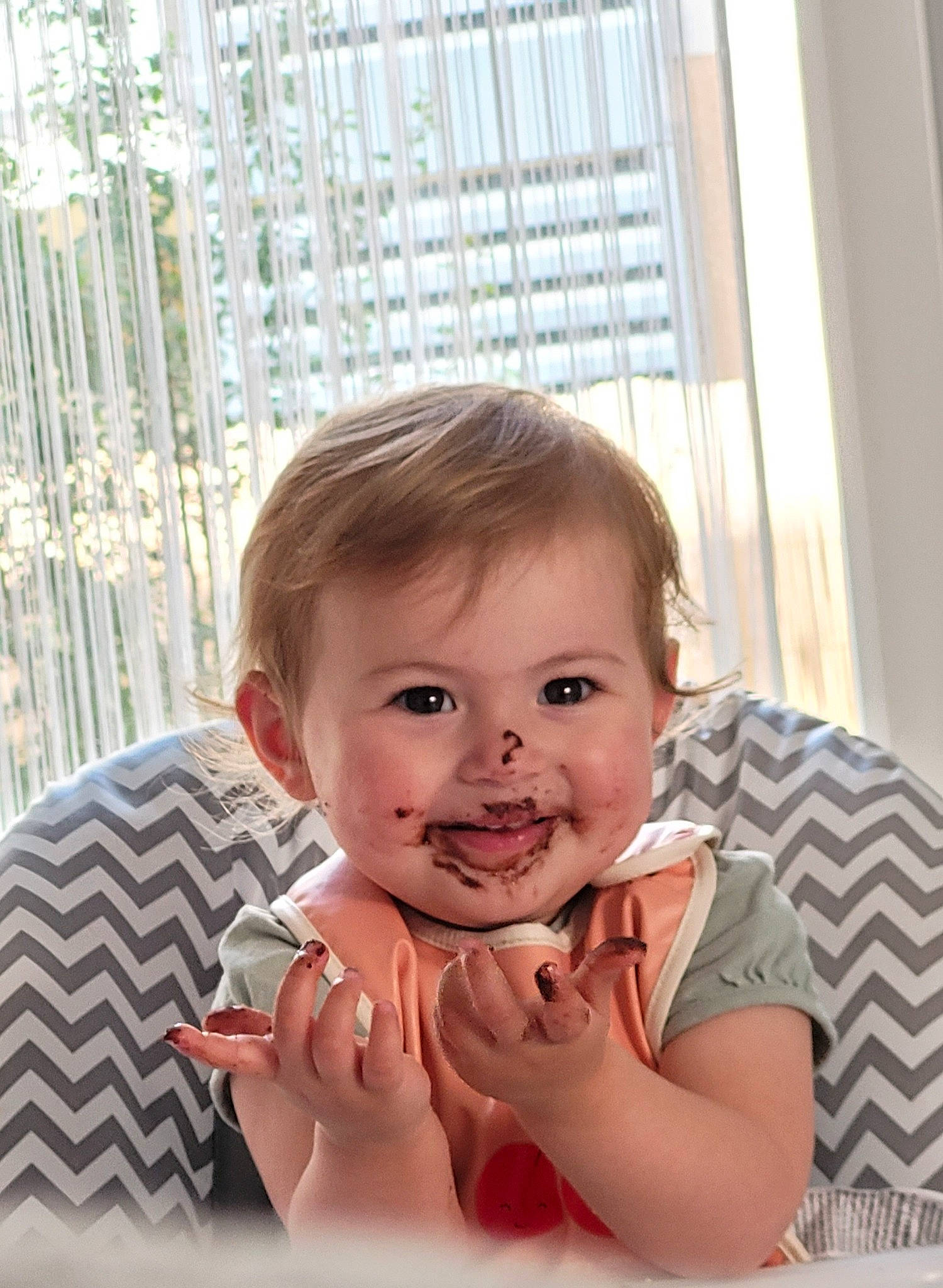 Elyna participe au concours pour gagner de l'argent avec cette photo : baby, baby_toddler_clothing, cheek, eye, eyelash, facial_expression, finger, fun, gesture, hair, hairstyle, happy, iris, lip, mouth, nose, person, skin, smile, toddler